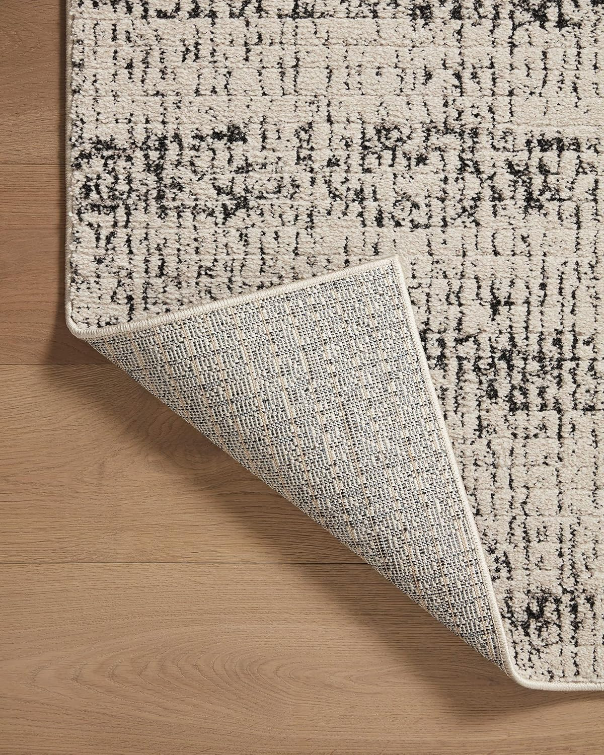 Loloi Darby DAR-02 Oatmeal/Charcoal 7’10” x 10′ Area Rug – Stylish & Durable