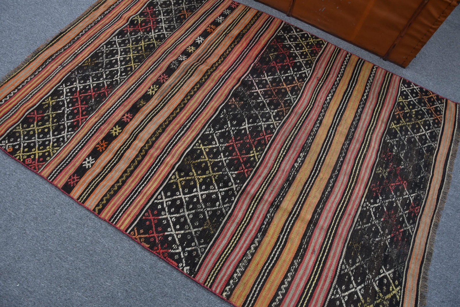 Vintage 4,3×6,1 ft Rug, Area Turkish Rug, Black Red Floral Rug