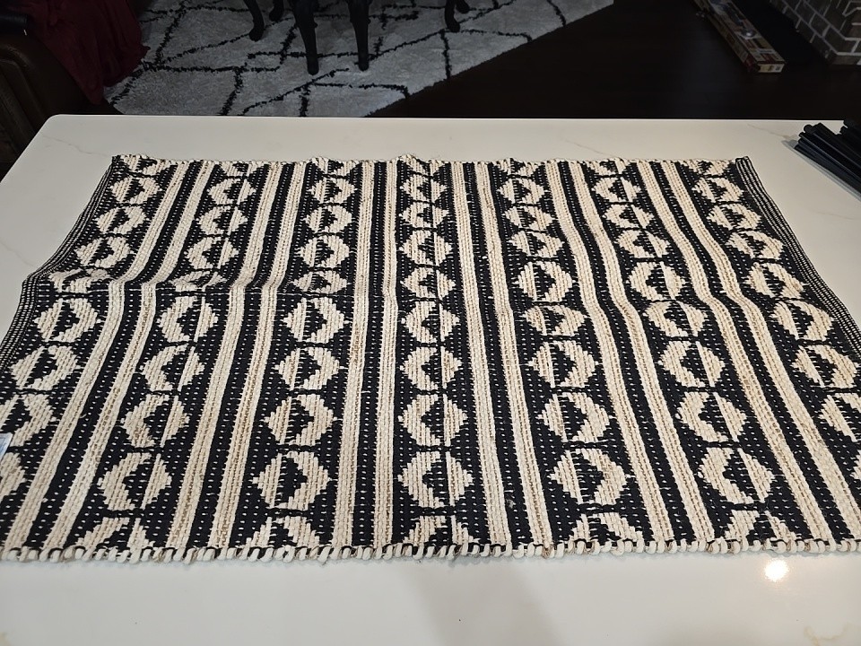 Good Weave Area Rug 30 x 48 Indoor Outdoor