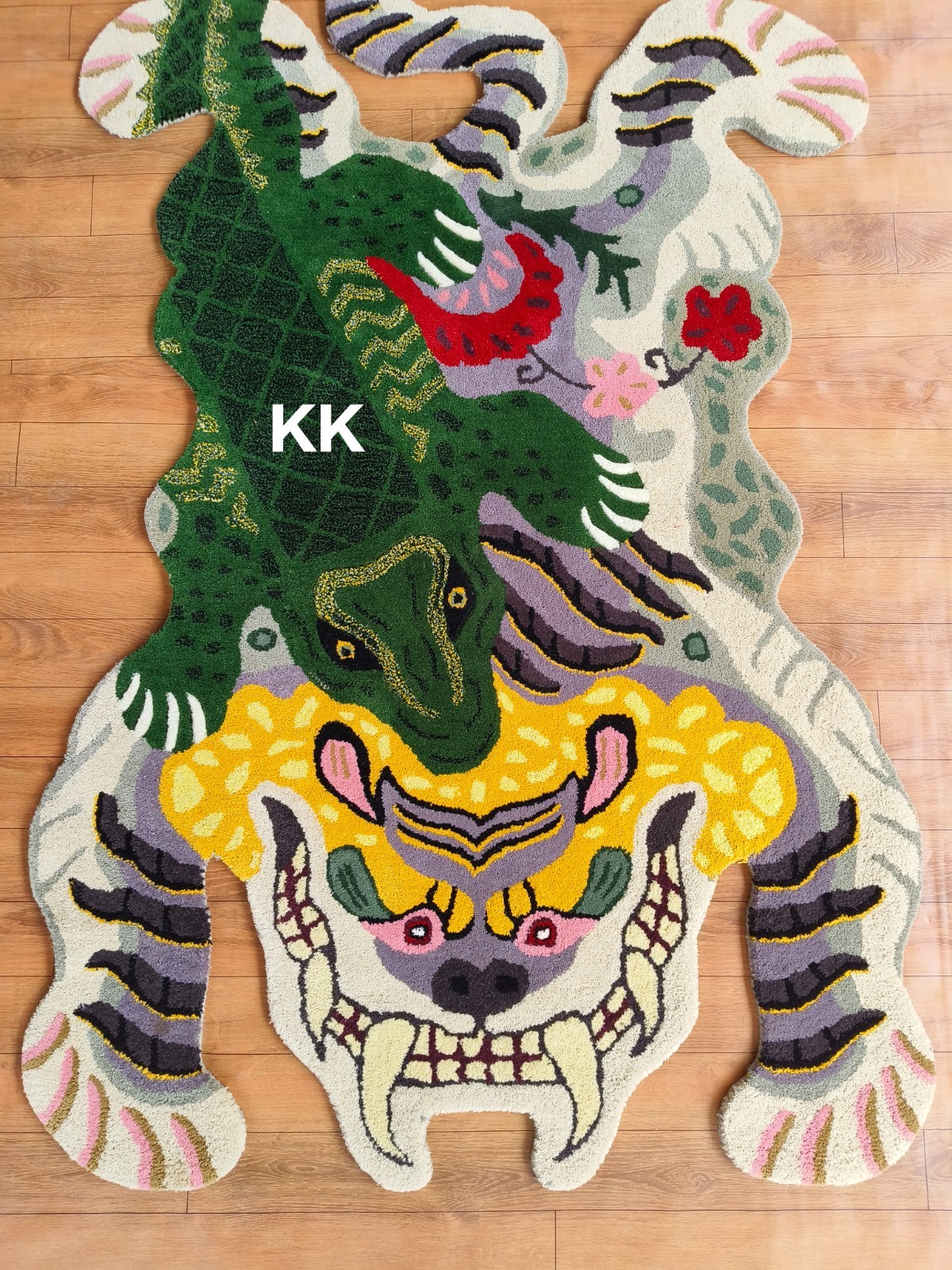 Crocodile Tibetan Tiger Rug Handmade 100% Woolen Hand Tufted For Home Decoration