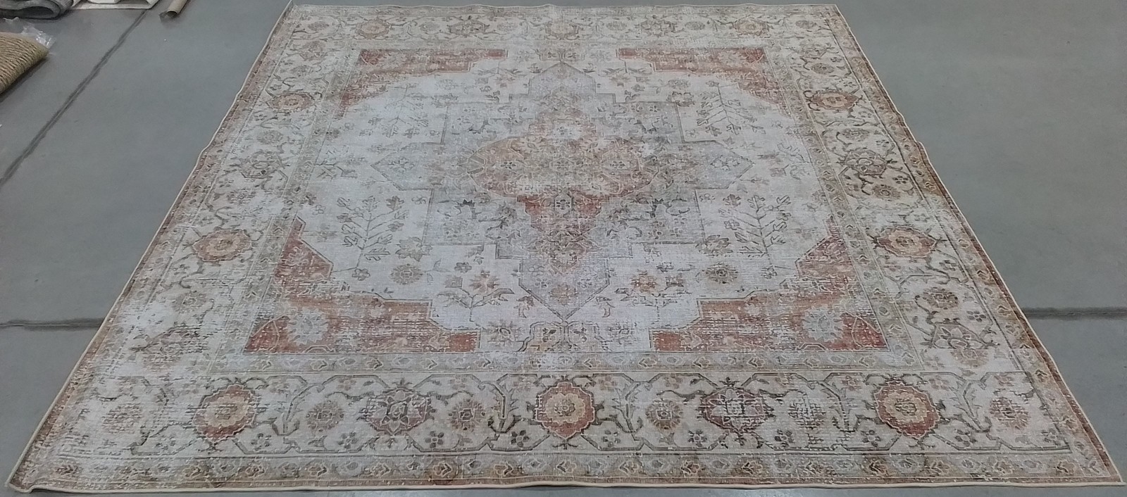 LIGHT GREY / RUST 8′-0″ x 8′-0″ Flaw in Rug Reduced Price 1172805427 TSN105F-8SQ