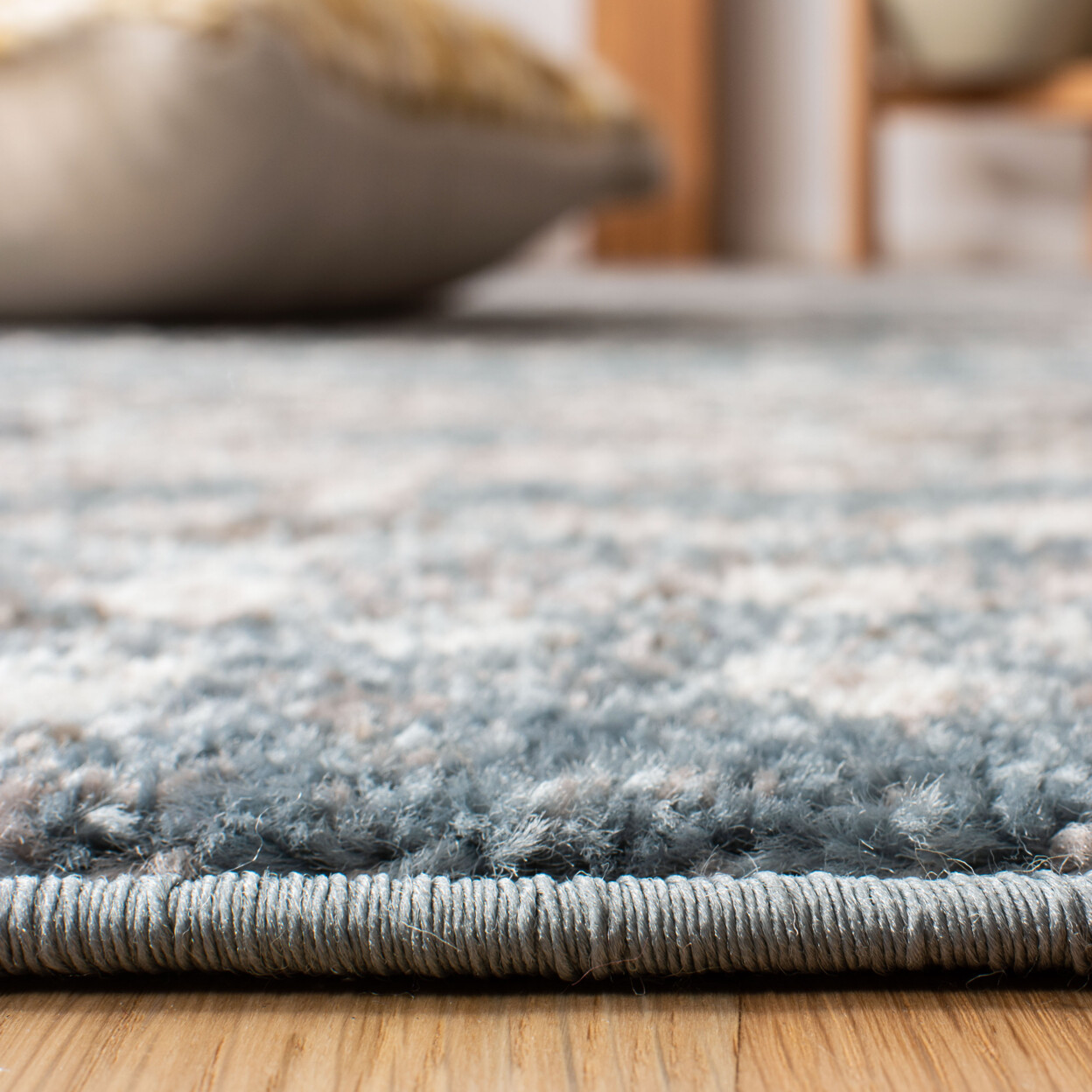 SAFAVIEH Amsterdam Collection AMS108L Blue / Ivory Rug