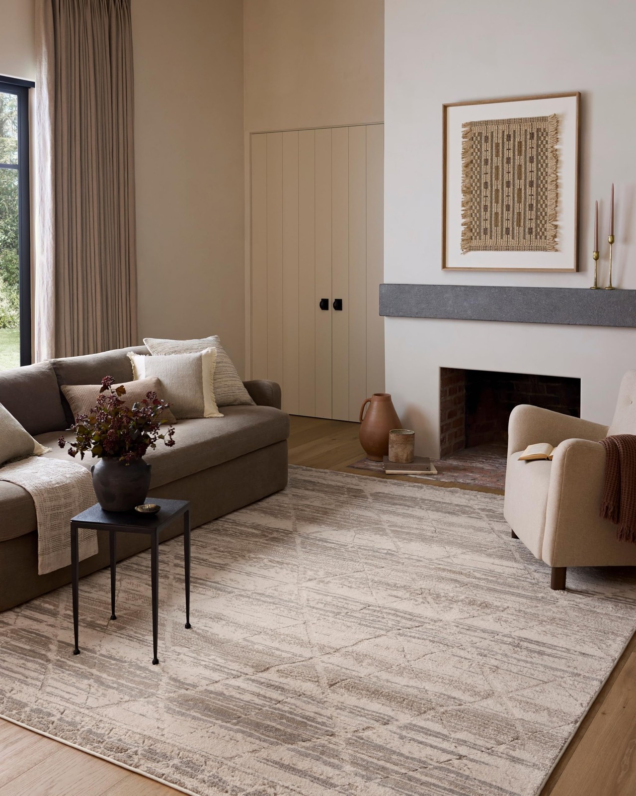 Loloi Monty Collection MOT-02 Ivory/Natural 4′ x 6′ Accent Rug