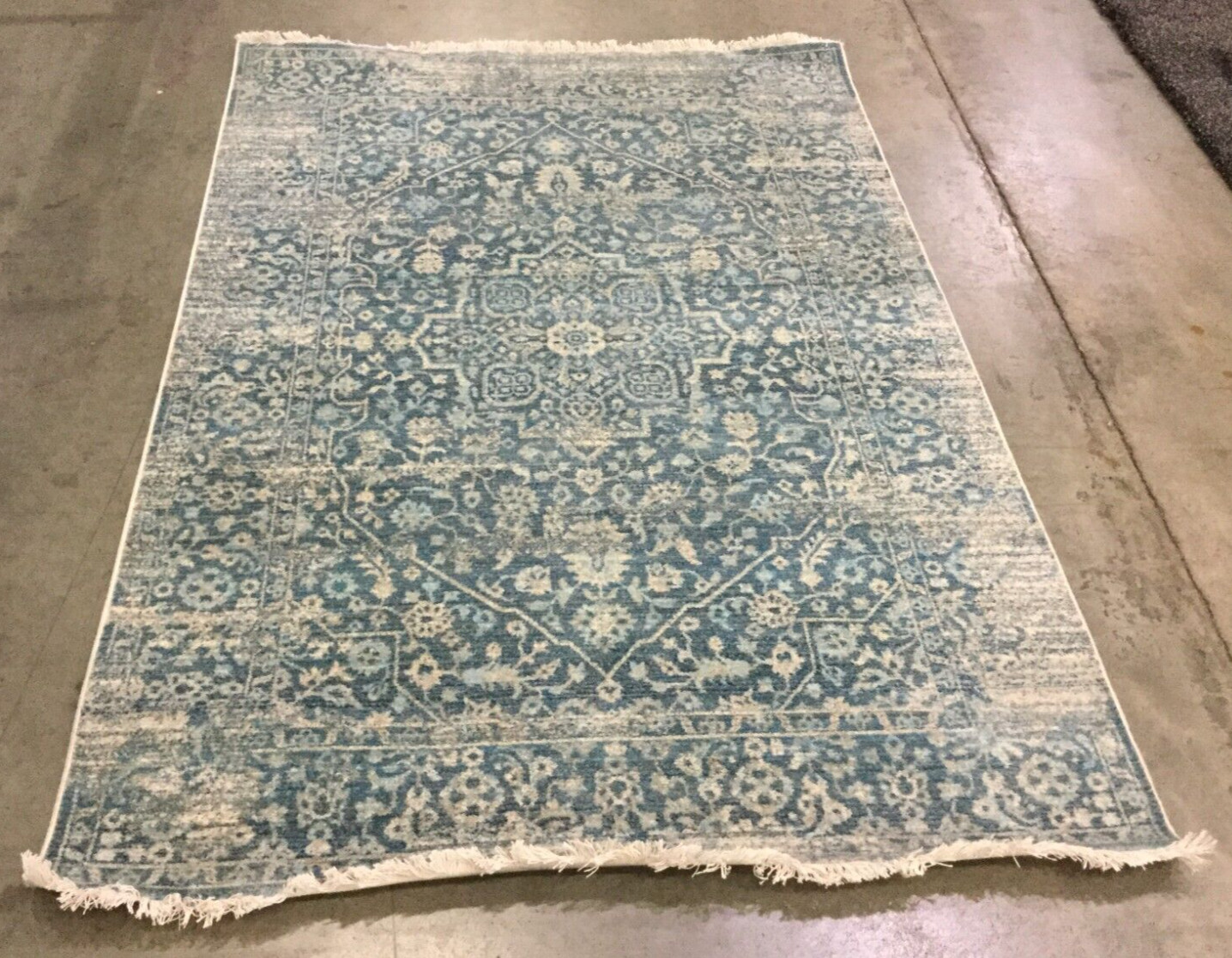 BLUE / IVORY 4′ X 6′ Flaw in Rug, Reduced Price 1172659005 VTP484M-4