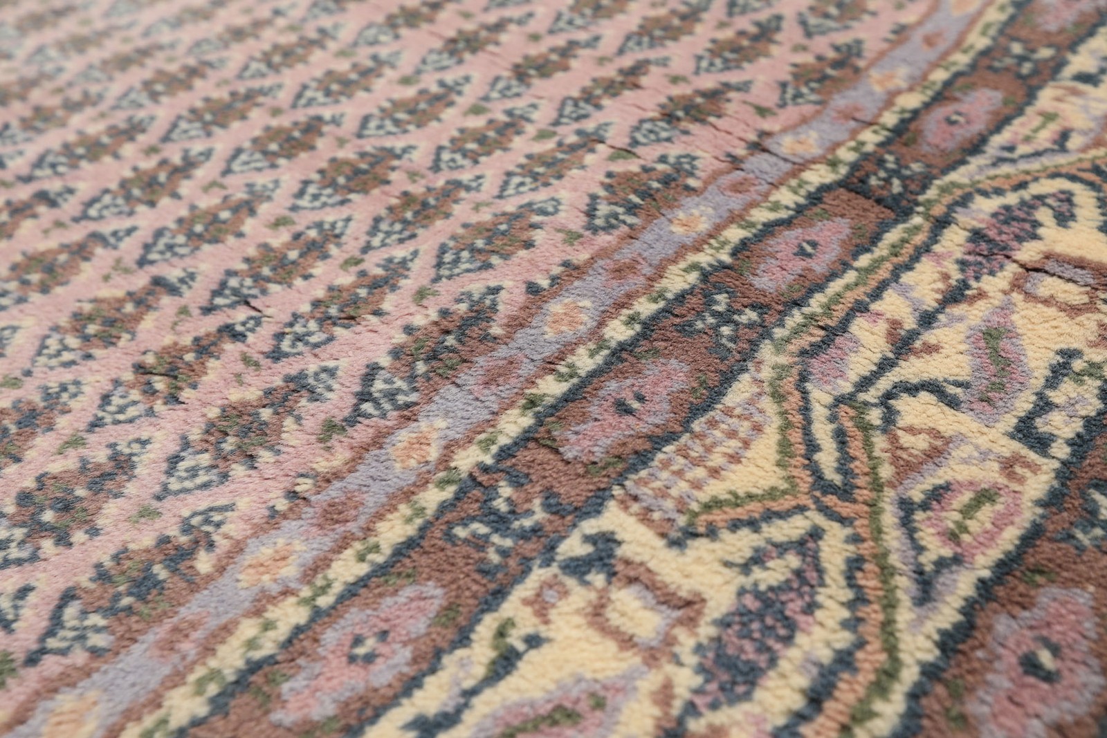 4×5’10” Hand Knotted Wool Lilac, Ivory Traditional Boteh Paisley Rug