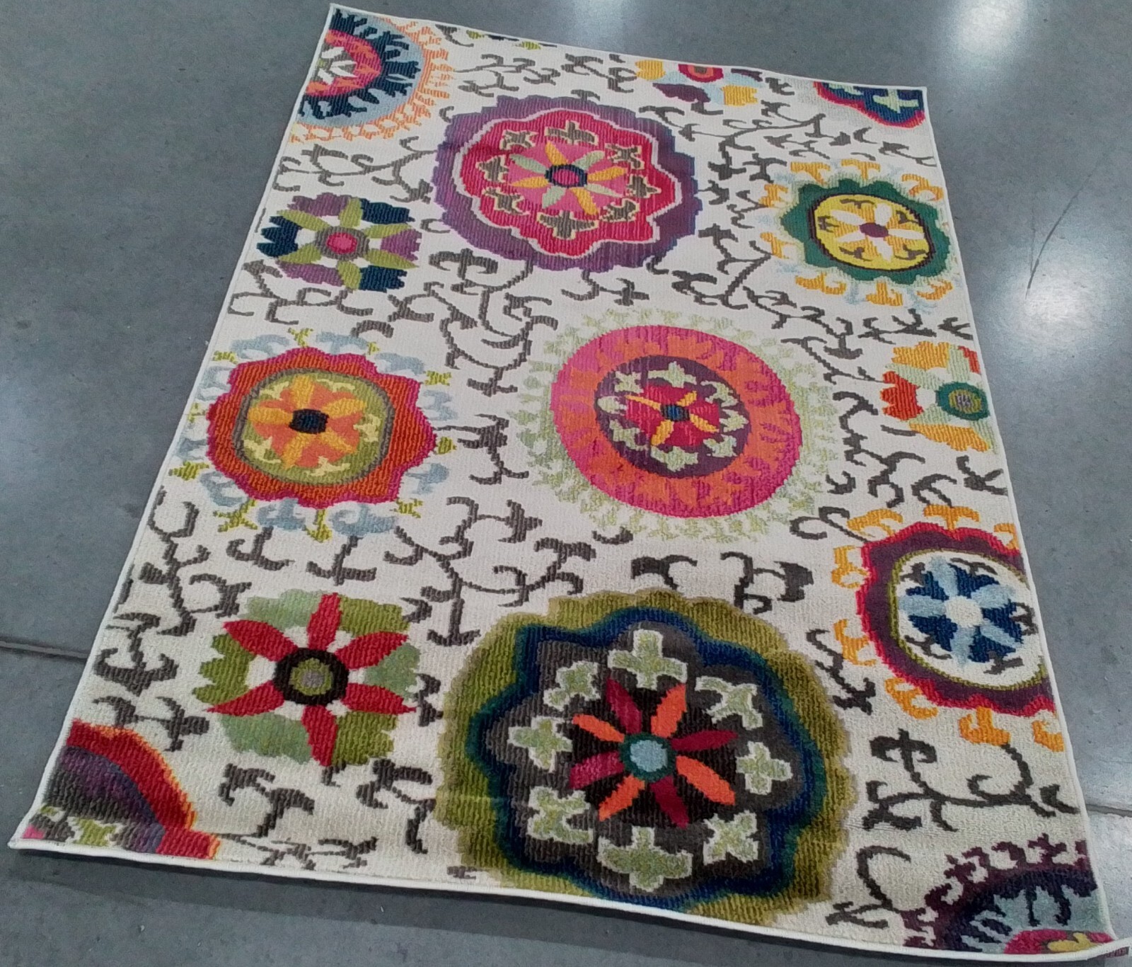 IVORY / MULTI 4′-0″ x 5′-7″ Back Stain Rug, Reduced Price 1172761918 MNC233A-4