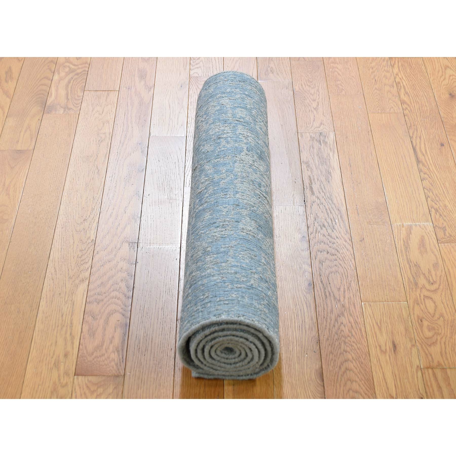 2’5″x9’10” Jacquard Hand-Loomed Silken Grey Broken Design Runner Rug R45569