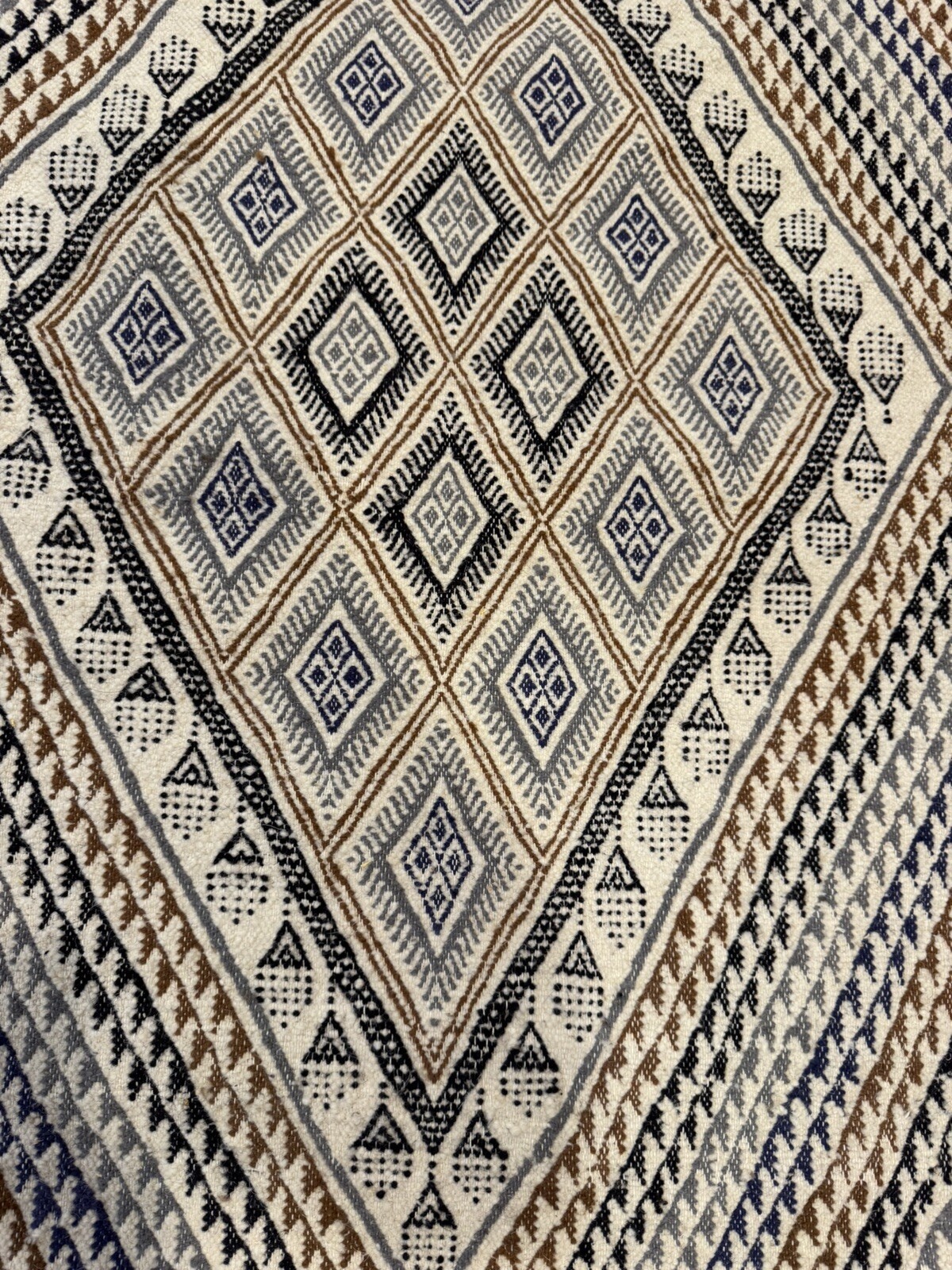 6 x 3 New Hand Knotted Wool Rug made in Tunisia. AKA “Margoum” 187 cm X 112 cm