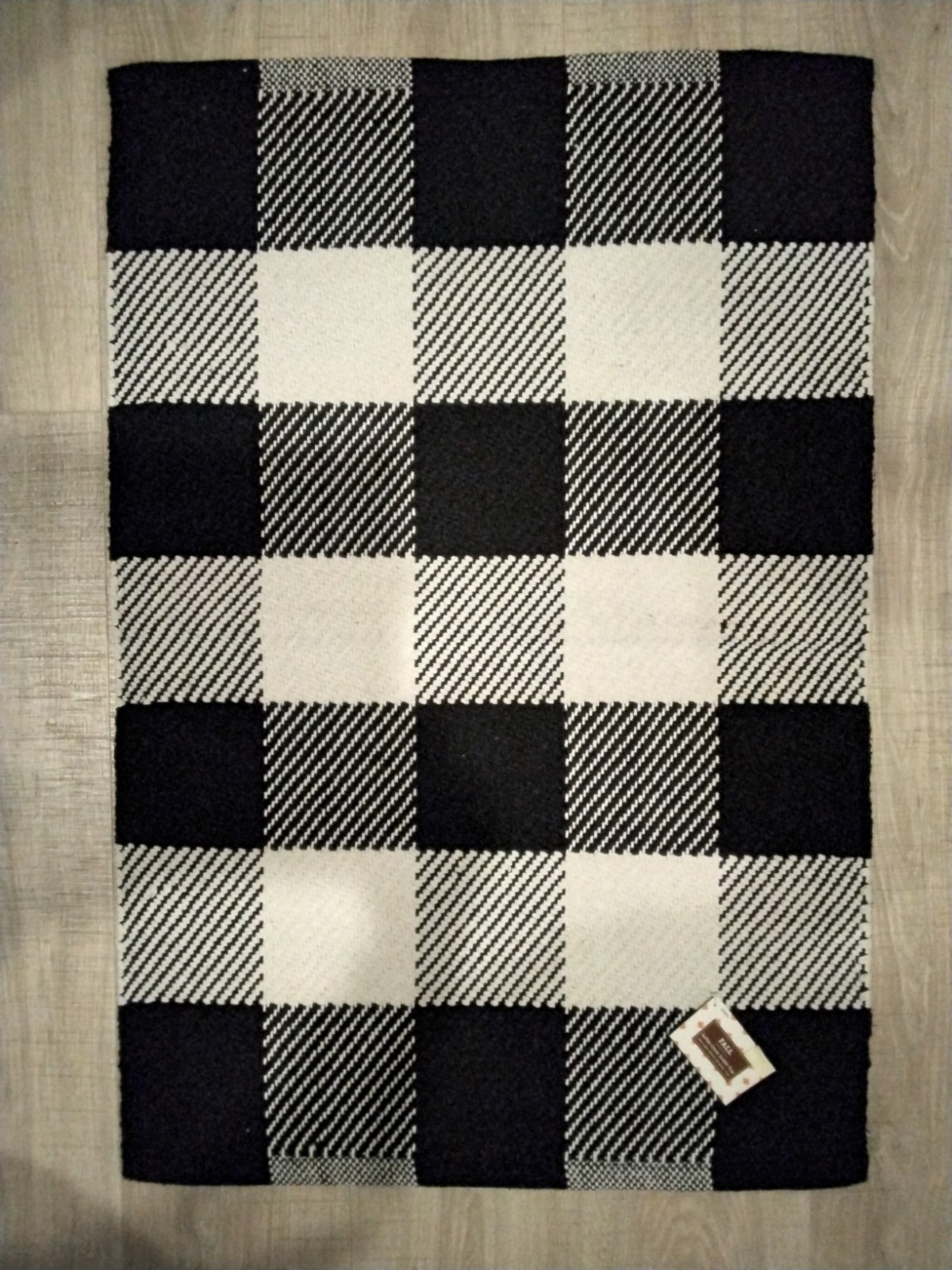 Scatter Rug Black/White 2 Feet By 3 Feet NWT