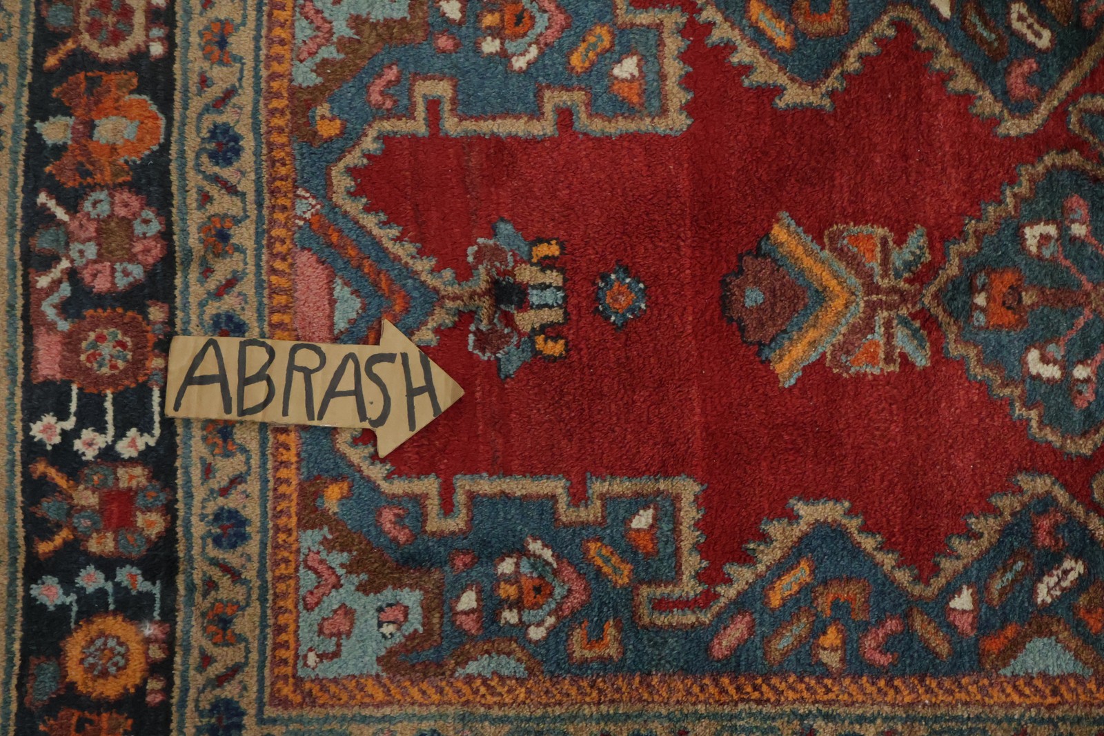 Classic Vintage 4×7 All-Over Geometric Rug in Elegant Red Navy Design