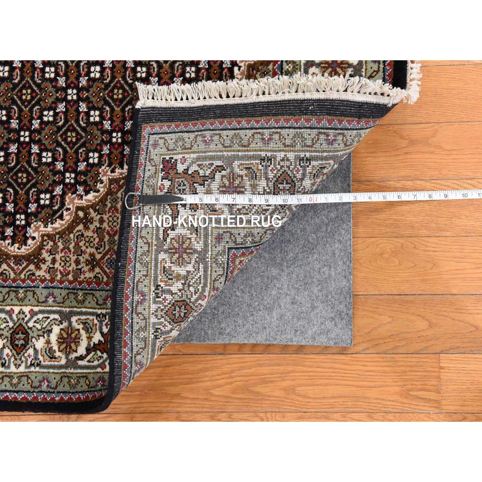 4’x6′ Black 250 KPSI Tebraz Mahi with Medallion Design Hand Knotted Wool Rug