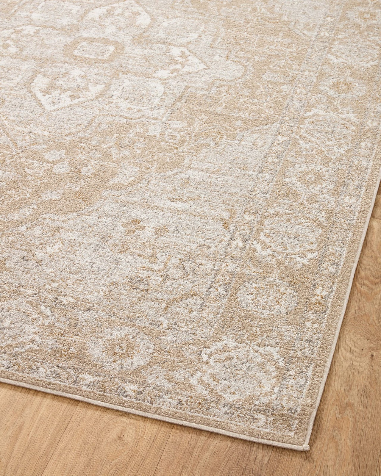 Loloi Odette Collection Odt-05 Beige/Silver 5-3 X 7-9 Area Rug