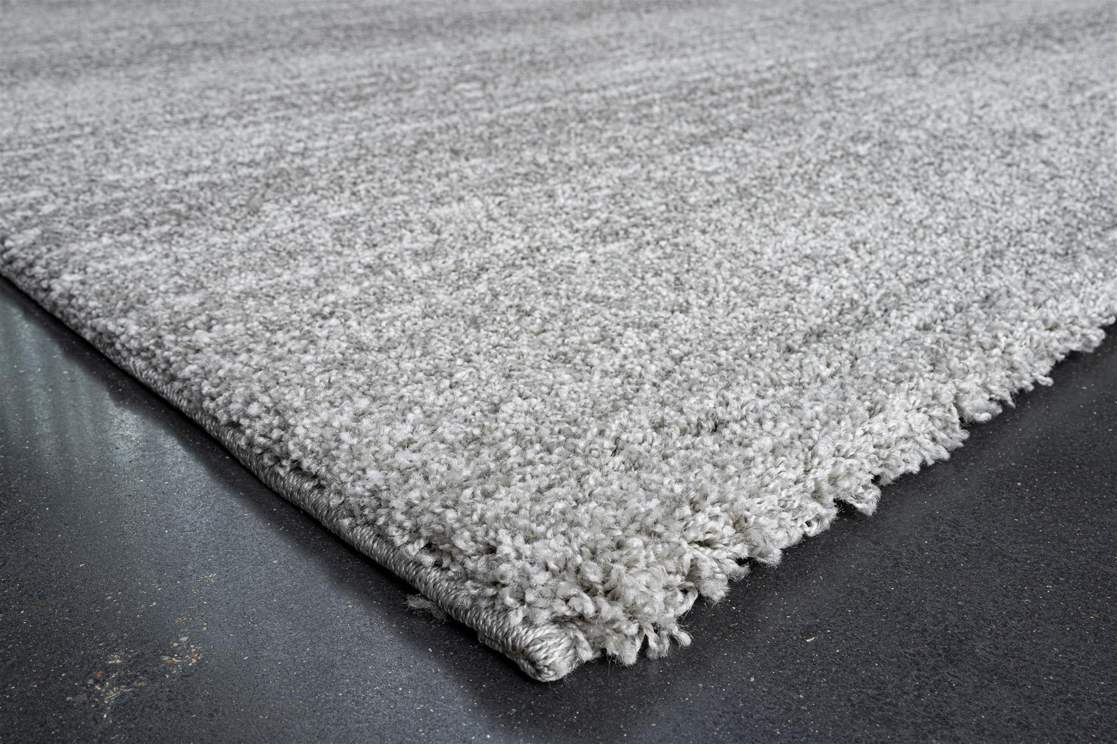 Granada Liora Gray Ivory and White Polypropylene Area Rug