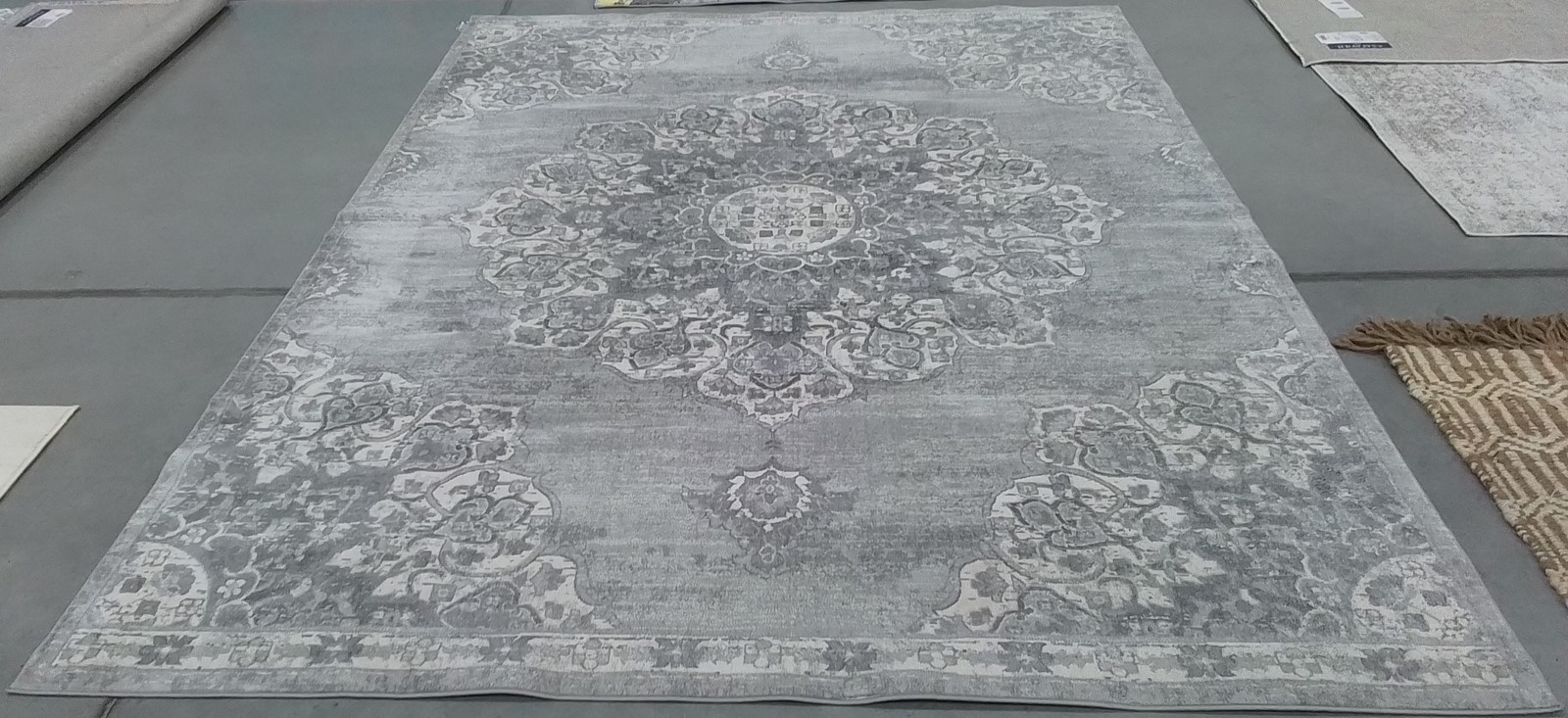 GREY / IVORY 8′-0″ x 10′-0″ Flaw in Rug, Reduced Price 1172805081 BNT802F-8