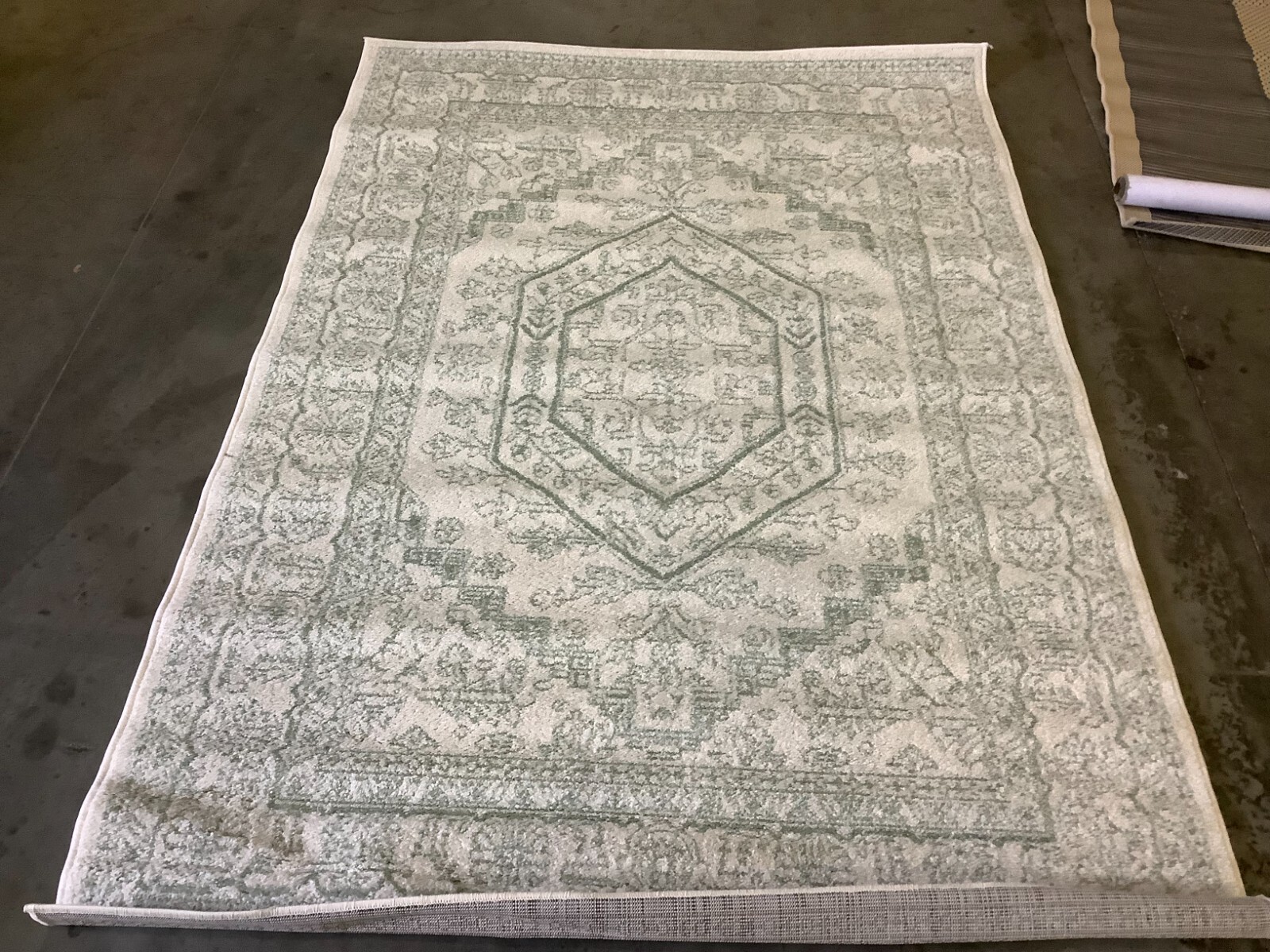 SAGE / IVORY 5′-1″ X 7′-6″ Flaw in Rug, Reduced Price 1172667424 ADR108W-5