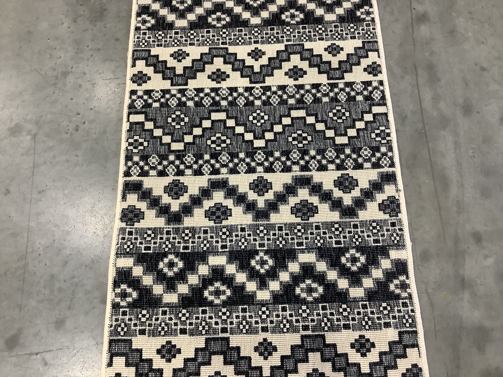 GRY BEIGE 2′-3″ x 14′-0″ Back Stain Rug Reduced Price 1172685193 VER095-3435-214