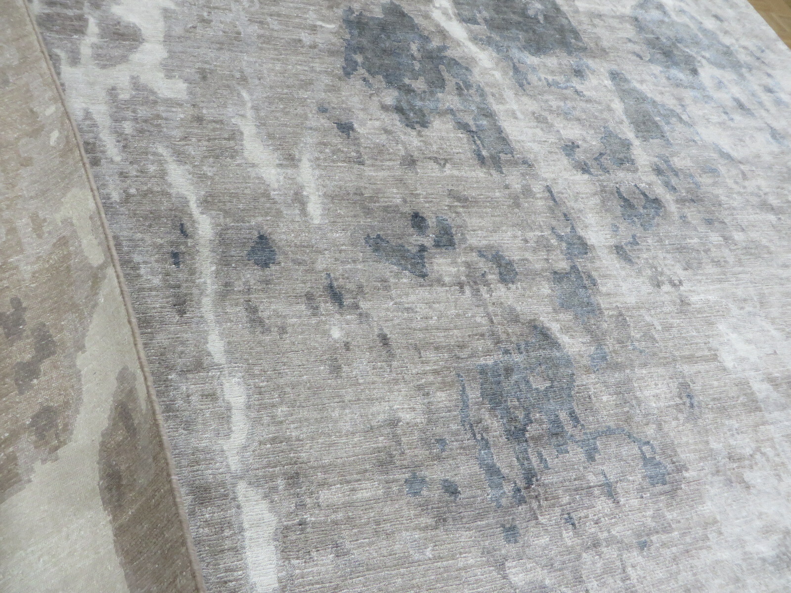 10 x 14 Hand Knotted Gray Modern Abstract Oriental Rug With Silk G9716