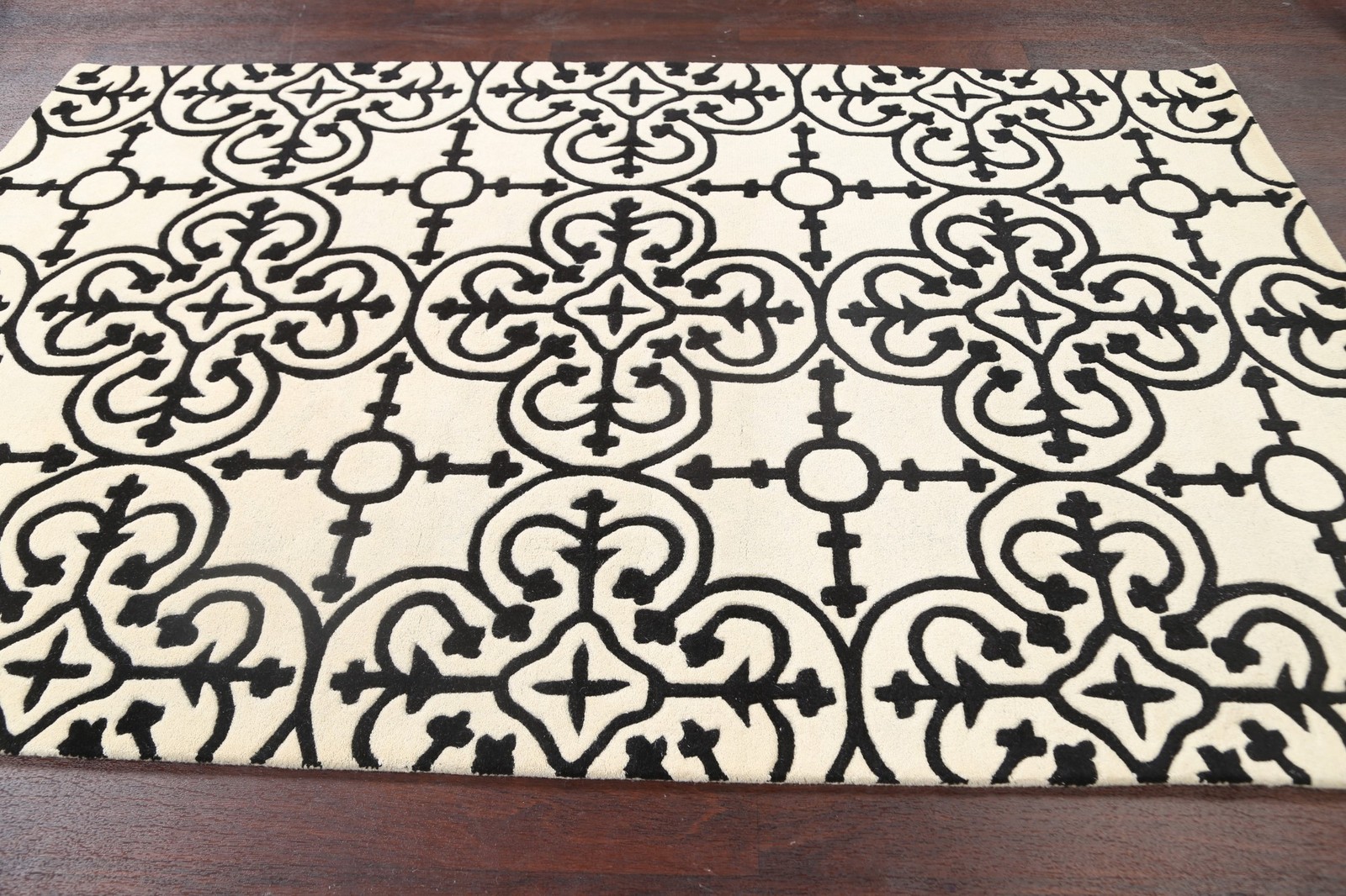 Geometric Black and White Indian Hand-tufted Area Rug Wool 5×8 ft