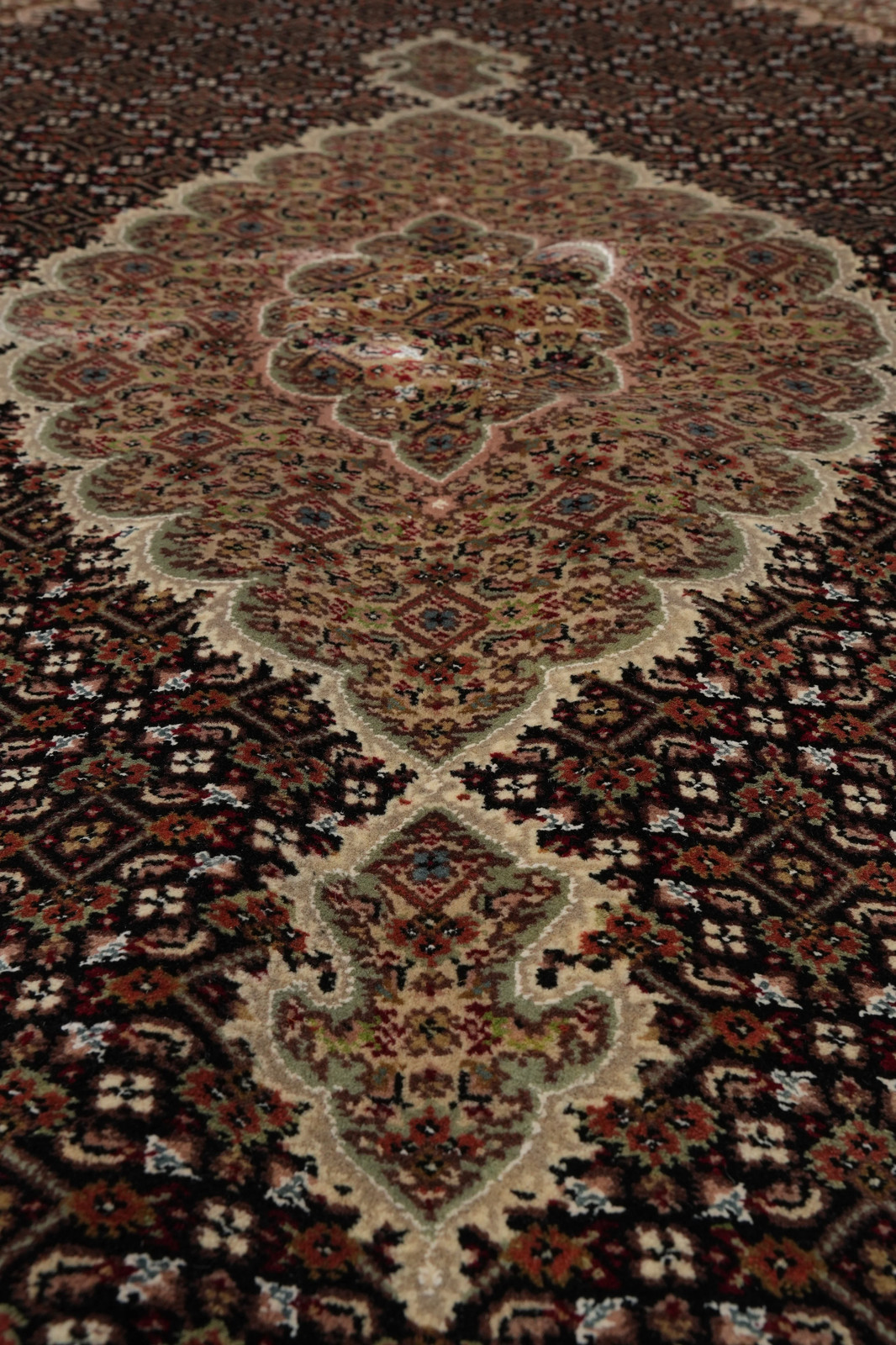 5 x 7 Mahii Tabriiz Traditional Woo Hand-Knotted Rug #F-3084