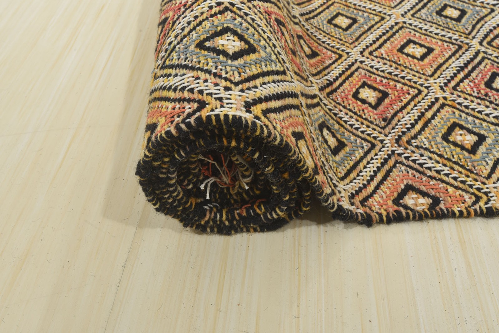 Multi Size Hand Woven Wool Light gold Black Modern Flatweave Area Rug