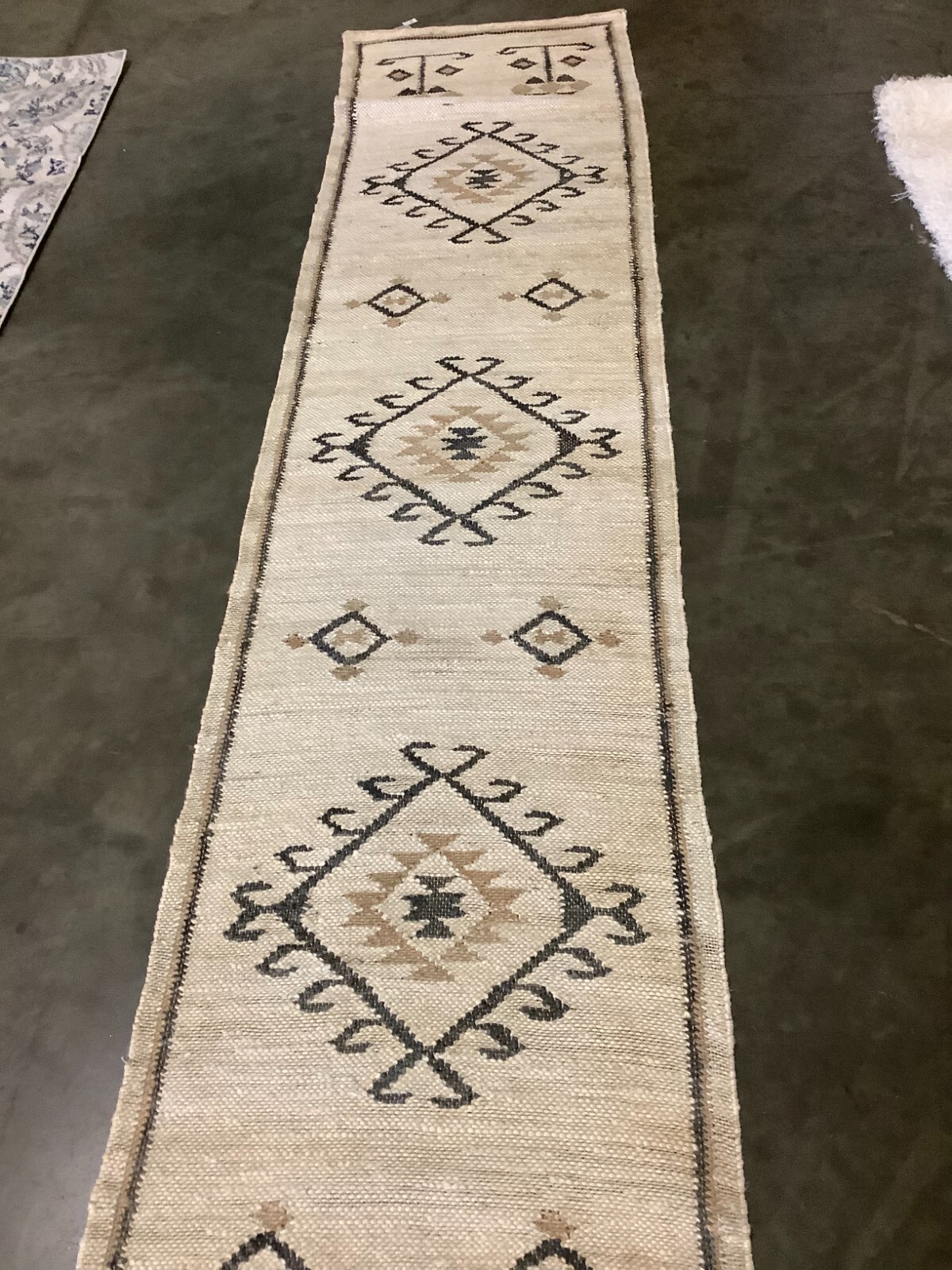 IVORY / BLACK 2′-3″ x 13′-0″ Flaw in Rug, Reduced Price 1172670748 KLM762A-213