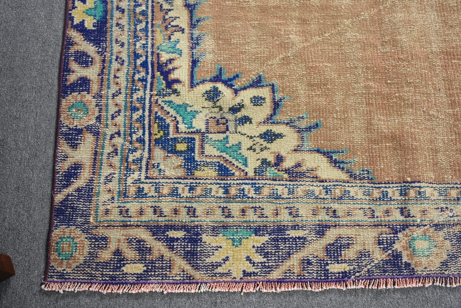 Turkish Vintage Rug 5,4×8,8 ft, Brown Large Animal Print Wool Rug