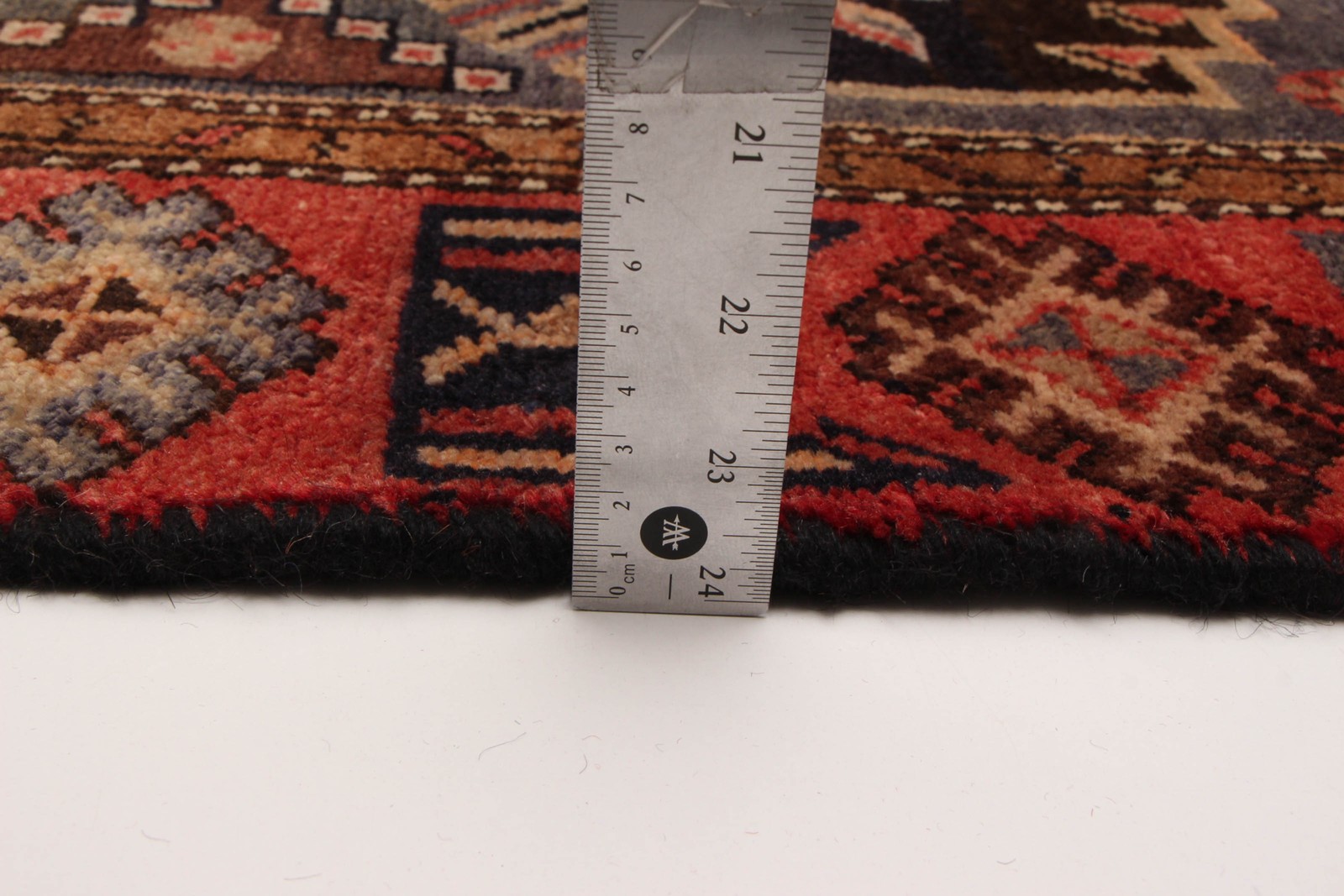 Vintage 3’8″ x 7’3″ Traditional Hand Knotted Vegetable Dye Wool Area Rug
