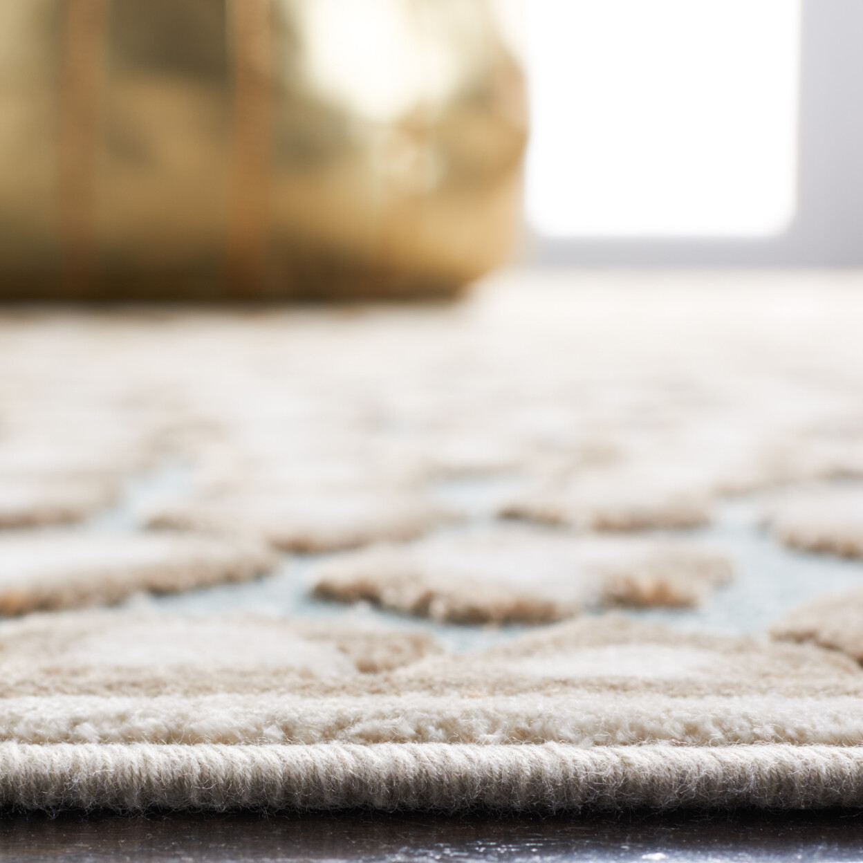 SAFAVIEH Paradise Collection PAR84-3470 Stone / Aqua Rug
