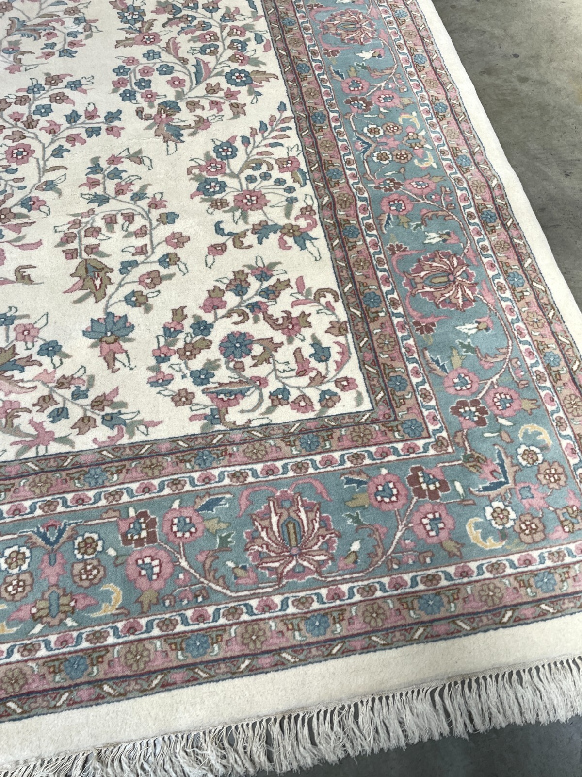 Hand-Woven Wool Area Rug w/ Floral Design, 10′ x 13.6′