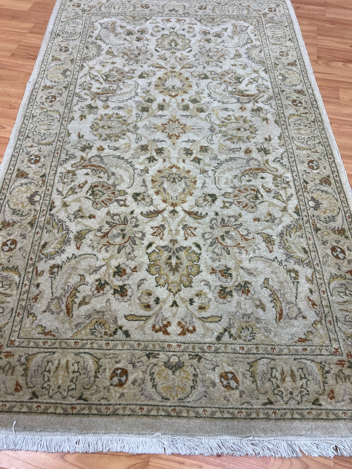 2’7″ x 4’4″ Pakistani Tab riz Oriental Rug – Full Pile – Hand Made – 100% Wool