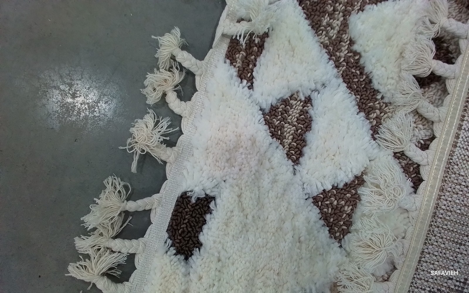 IVORY / BROWN 6′-7″ x 6′-7″ Flaw in Rug, Reduced Price 1172793072 MTS688A-7SQ