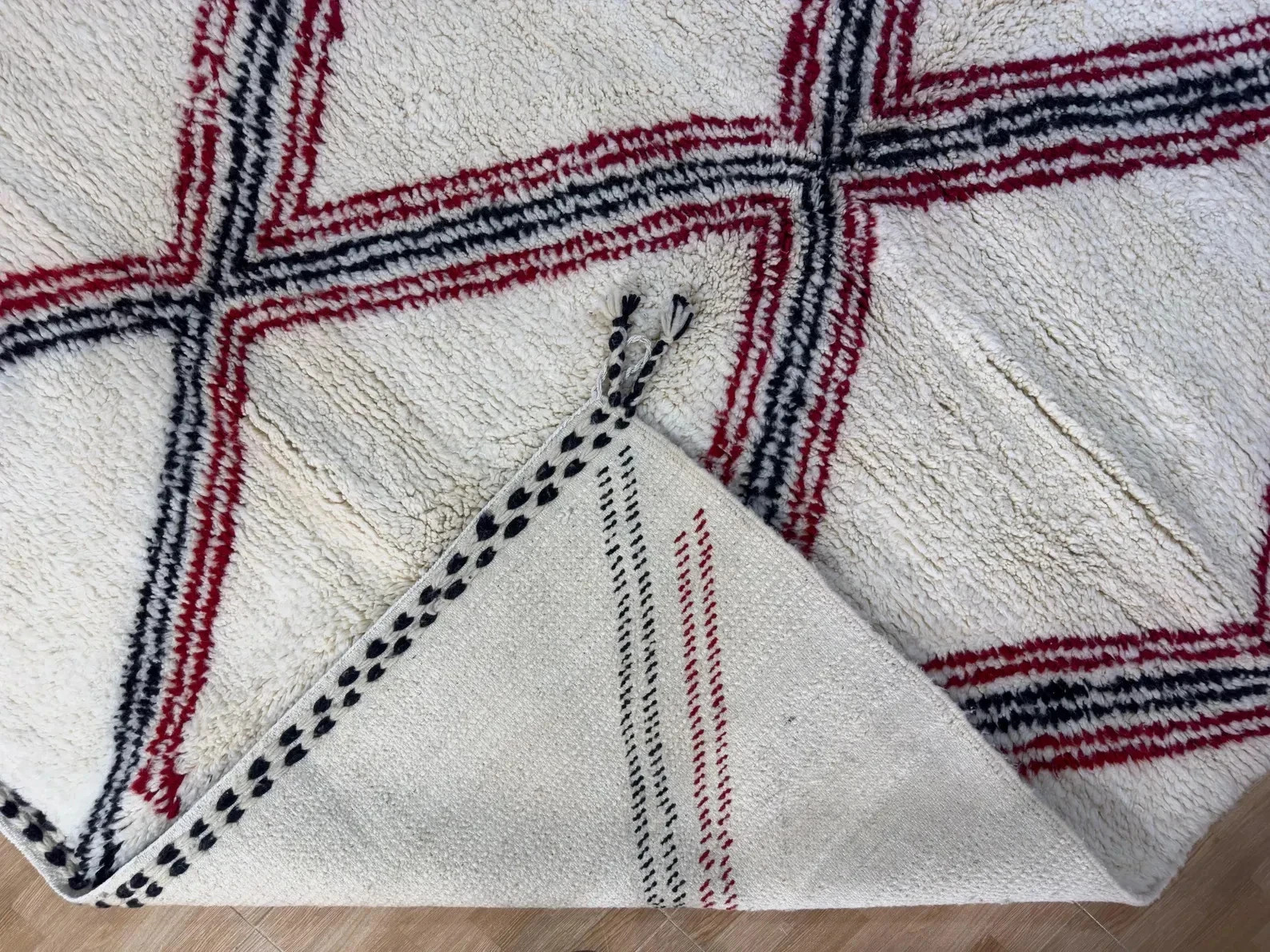 Moroccan Berber Beni Ourain Wool Rug Color White, Black and Red Design Carpet Ru