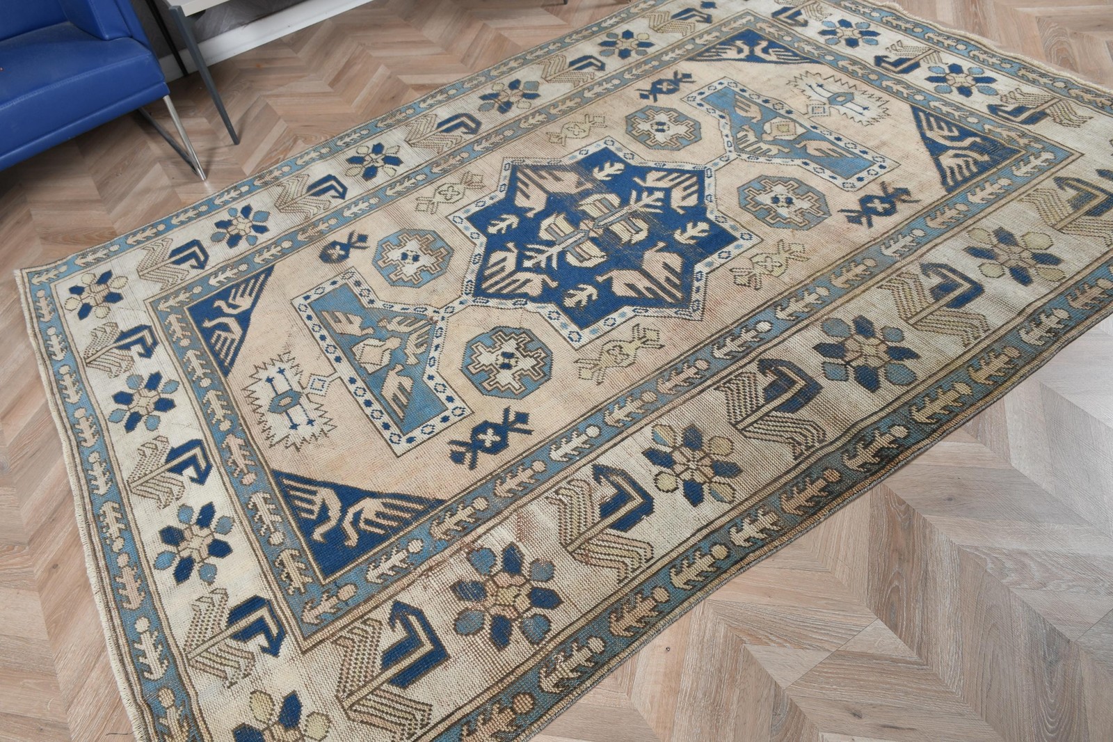 5,9×8,3 ft Turkish Vintage Rug, Large Rug, Blue White Bordered Wool Rug