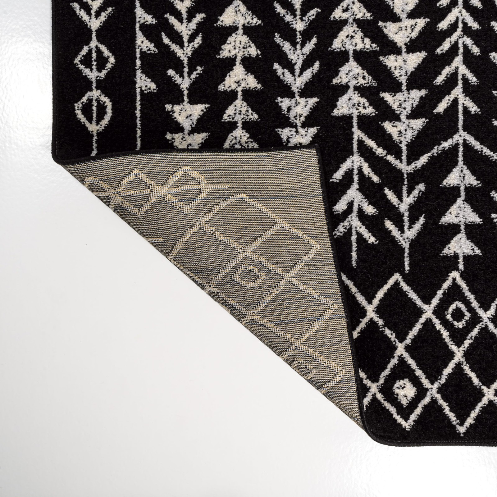 Black Cream Tribal Rug 4×6 Low Pile Synthetic Fiber Easy Care Modern Design