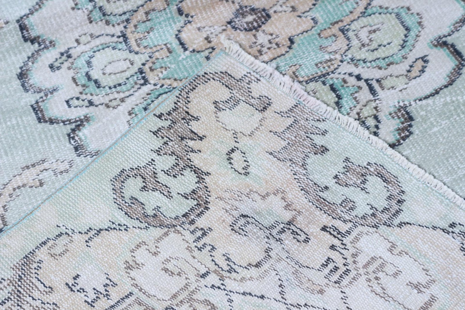 Vintage Turkish Rug 5,2×7,7 ft (157×234 cm), Blue White Oriental Rug
