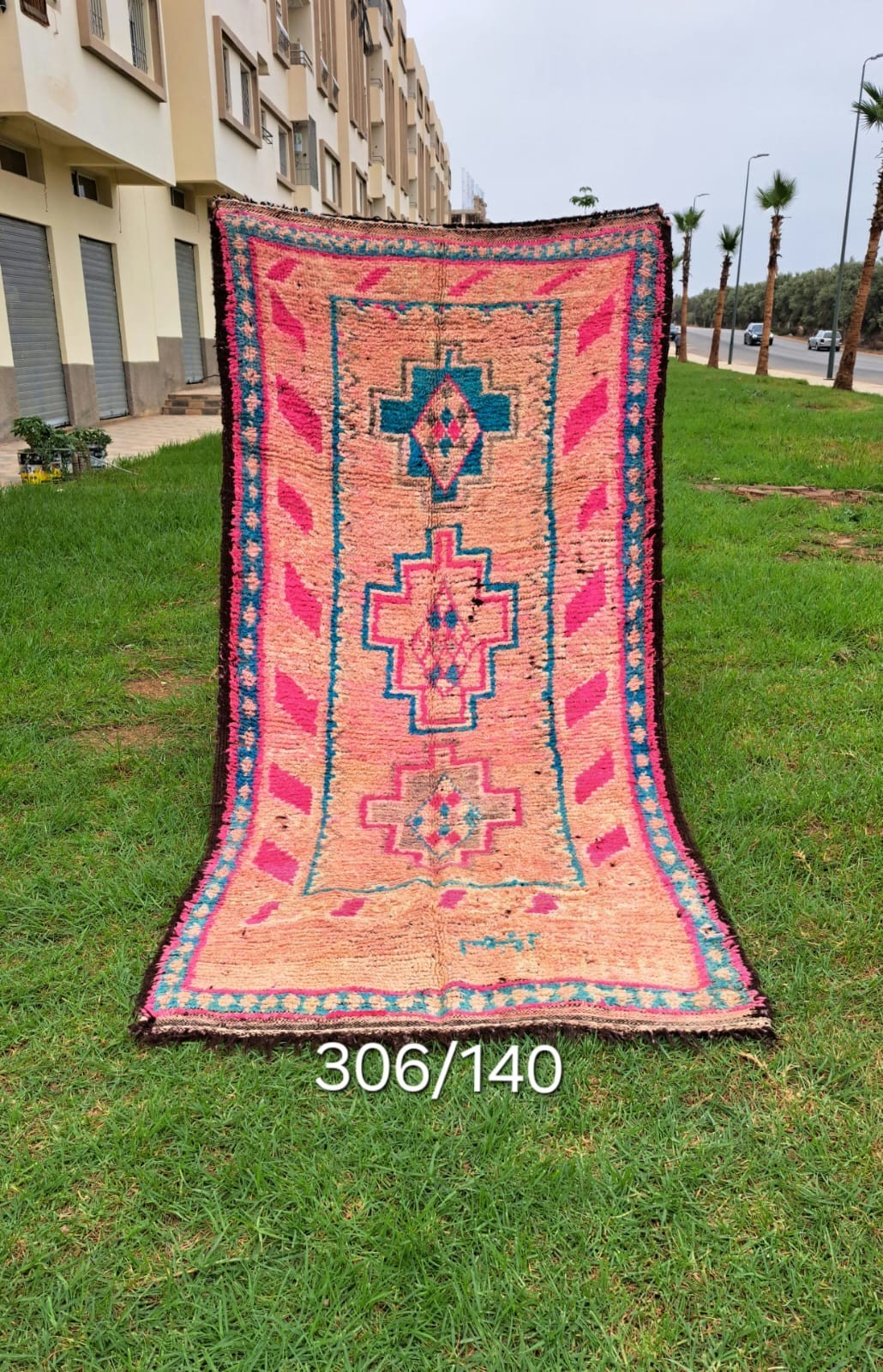 Moroccan Berber tribal rug – beautiful vintage handwoven wool rug