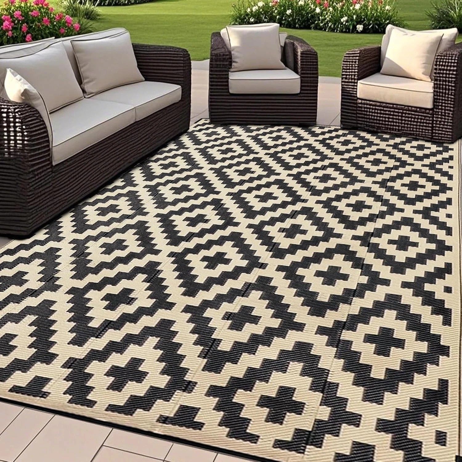 Reversible Outdoor Plastic Straw Rug – 6′ x 9′ Modern Area Rug for Patios