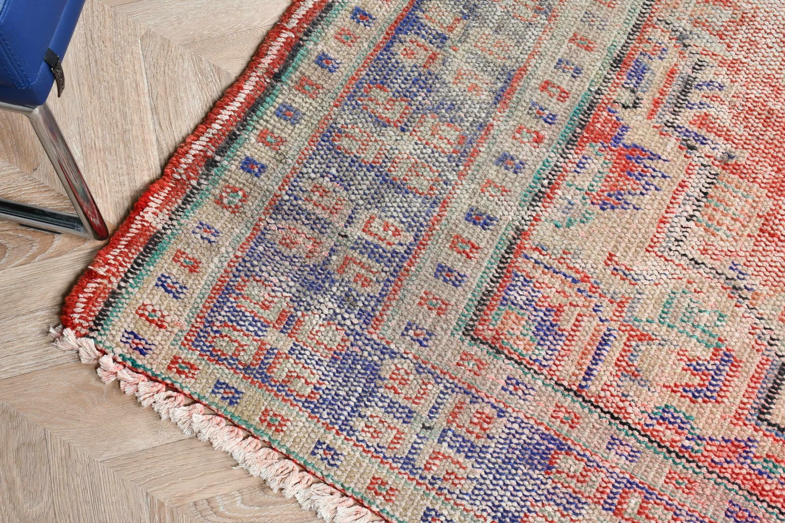 Vintage Turkish Rug 5,4×8,7 ft, Red Large Moroccan Wool Rug