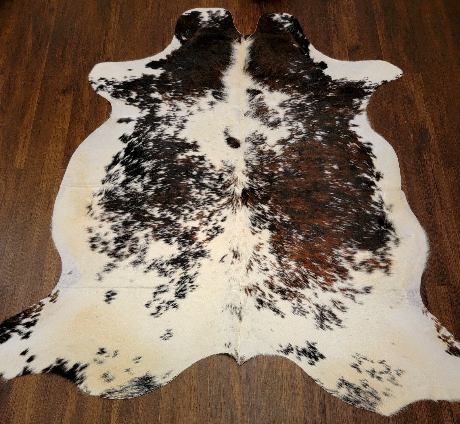 Premium Colombian Speckled Tricolor X Large Natural Cowhide Rug 76″x88″
