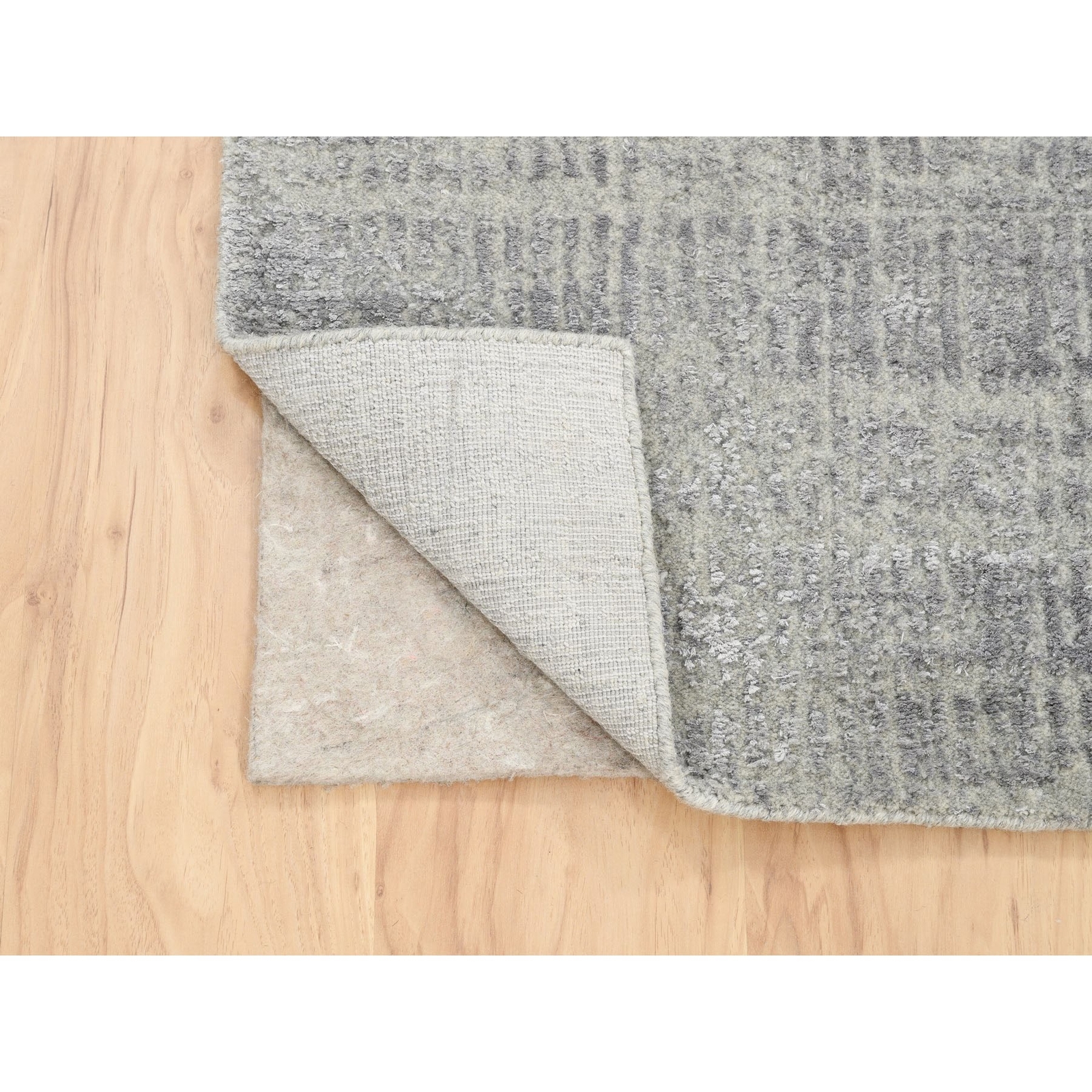 2’6″ x 8′ Gray Fine Jacquard HandLoomed Modern Wool and Silk Runner Rug R62860