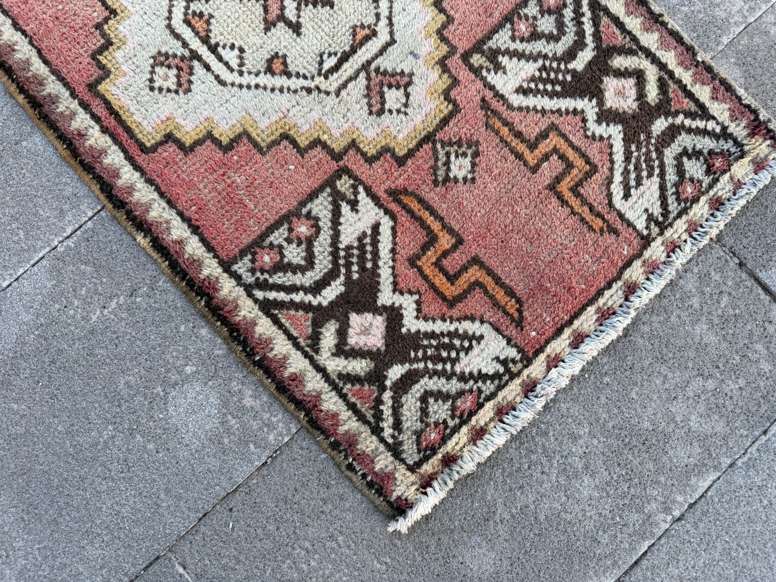 Vintage Turkish Mini Accent Rug 1.8×3.2 ft Rose Black Geometric Door Mat