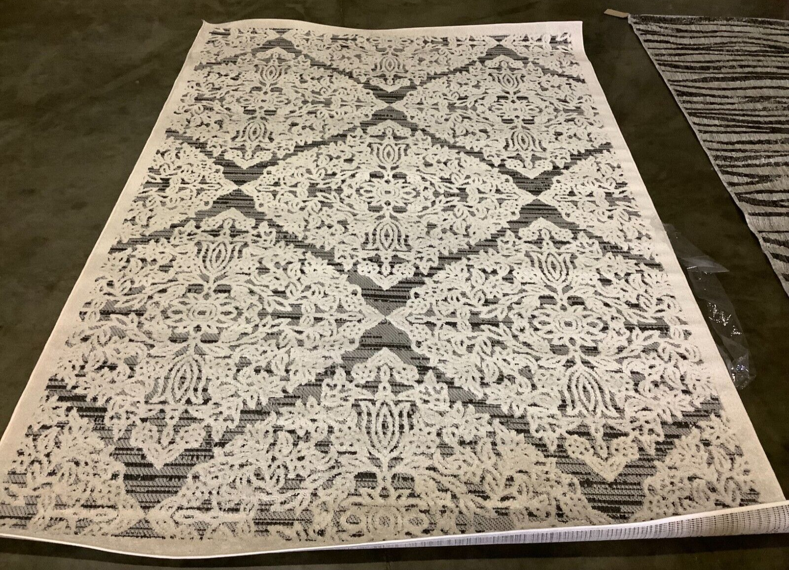 IVORY / GREY 6′ X 9′ Back Stain Rug, Reduced Price 1172663816 CBN660A-6