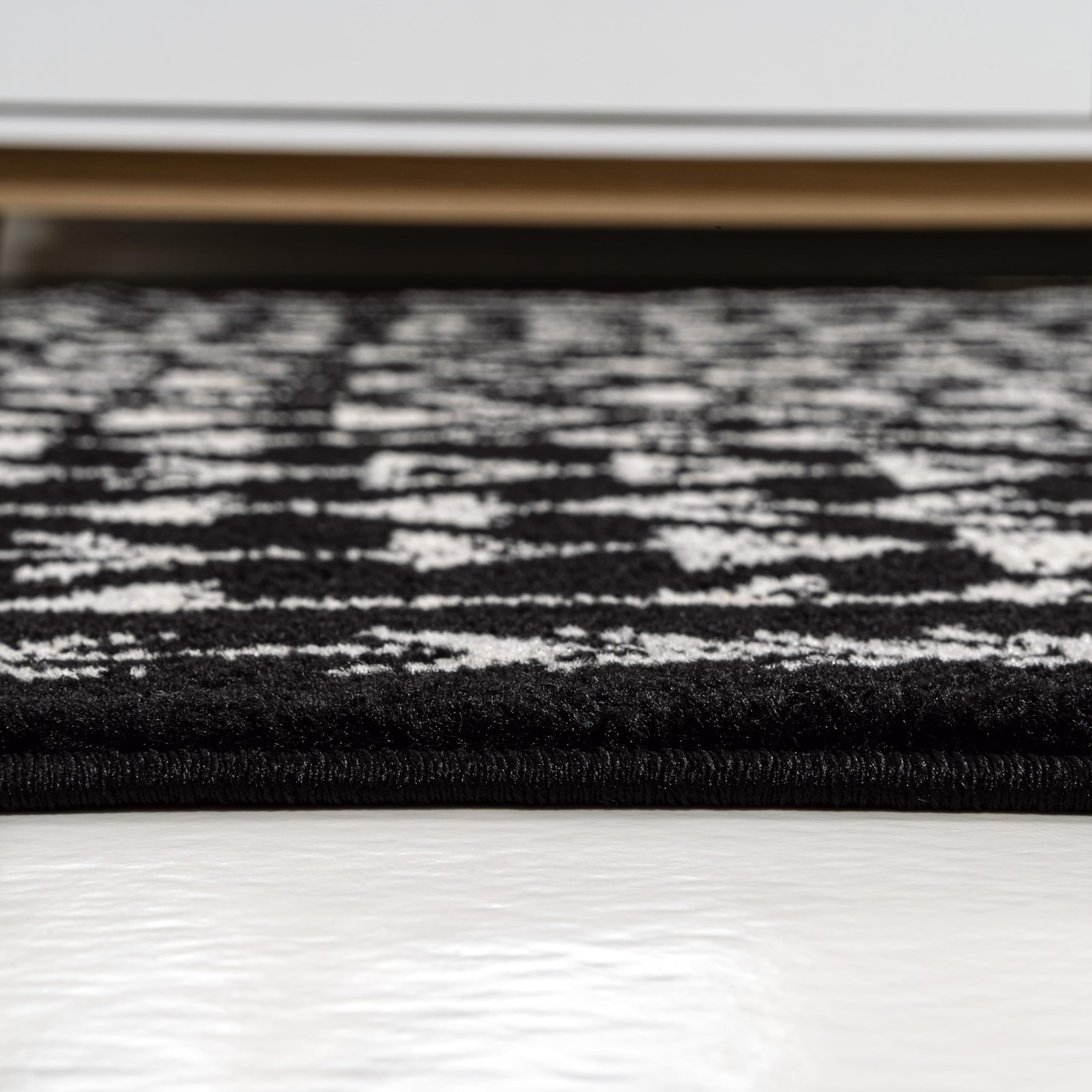 Black Cream Tribal Rug 4×6 Low Pile Synthetic Fiber Easy Care Modern Design