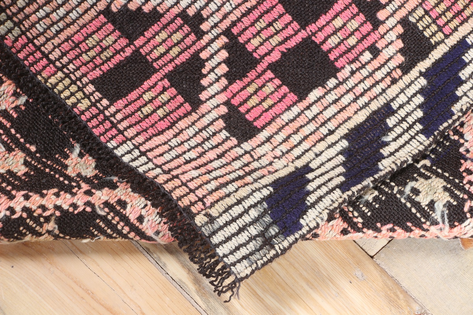 Turkish Vintage Kilim Rug 5,6×8,9 ft, Pink Large Geometric Rug