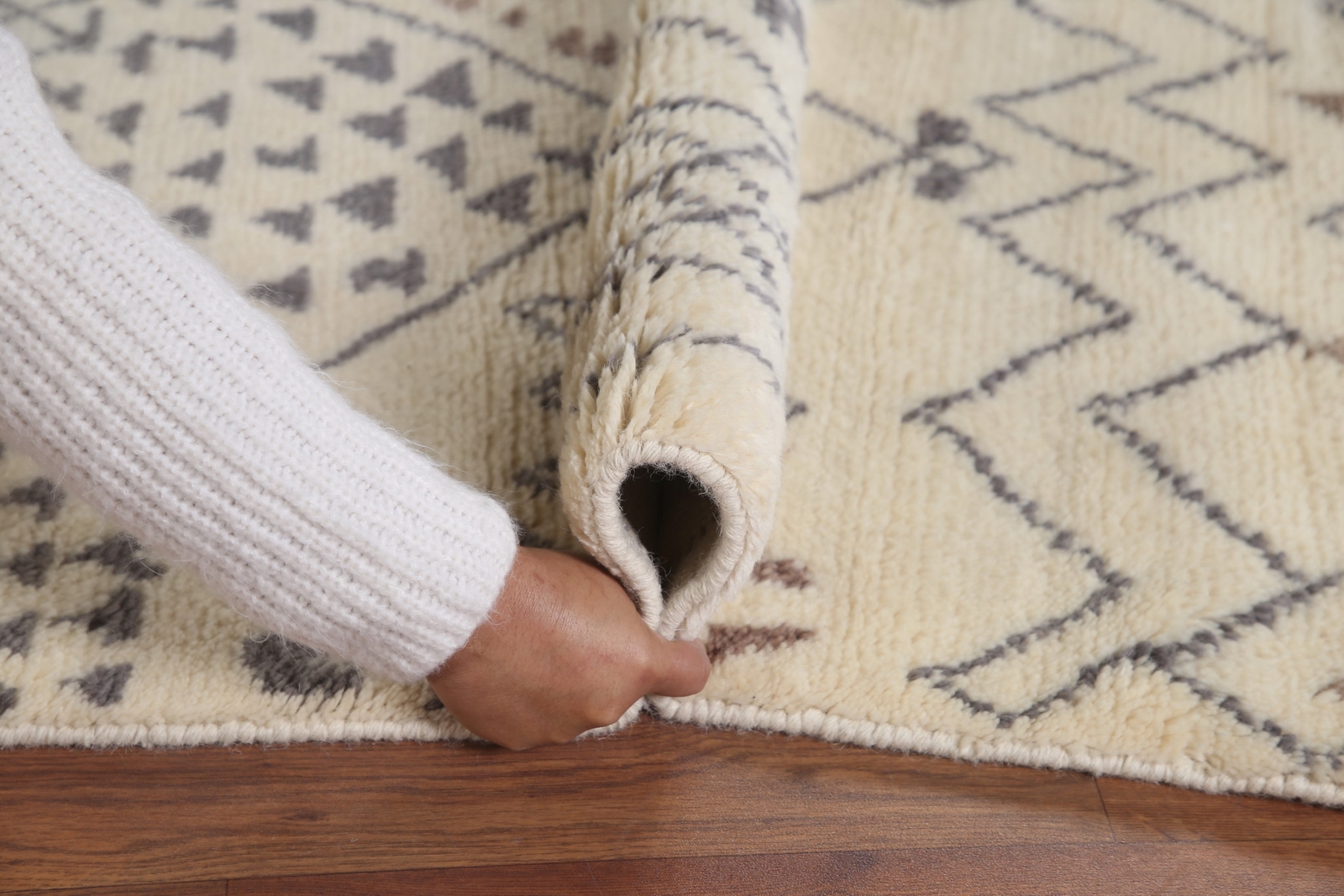 Modern Handmade Luxury Hand-Knotted Moroccan Wool Accent Rugs 5×8 ft