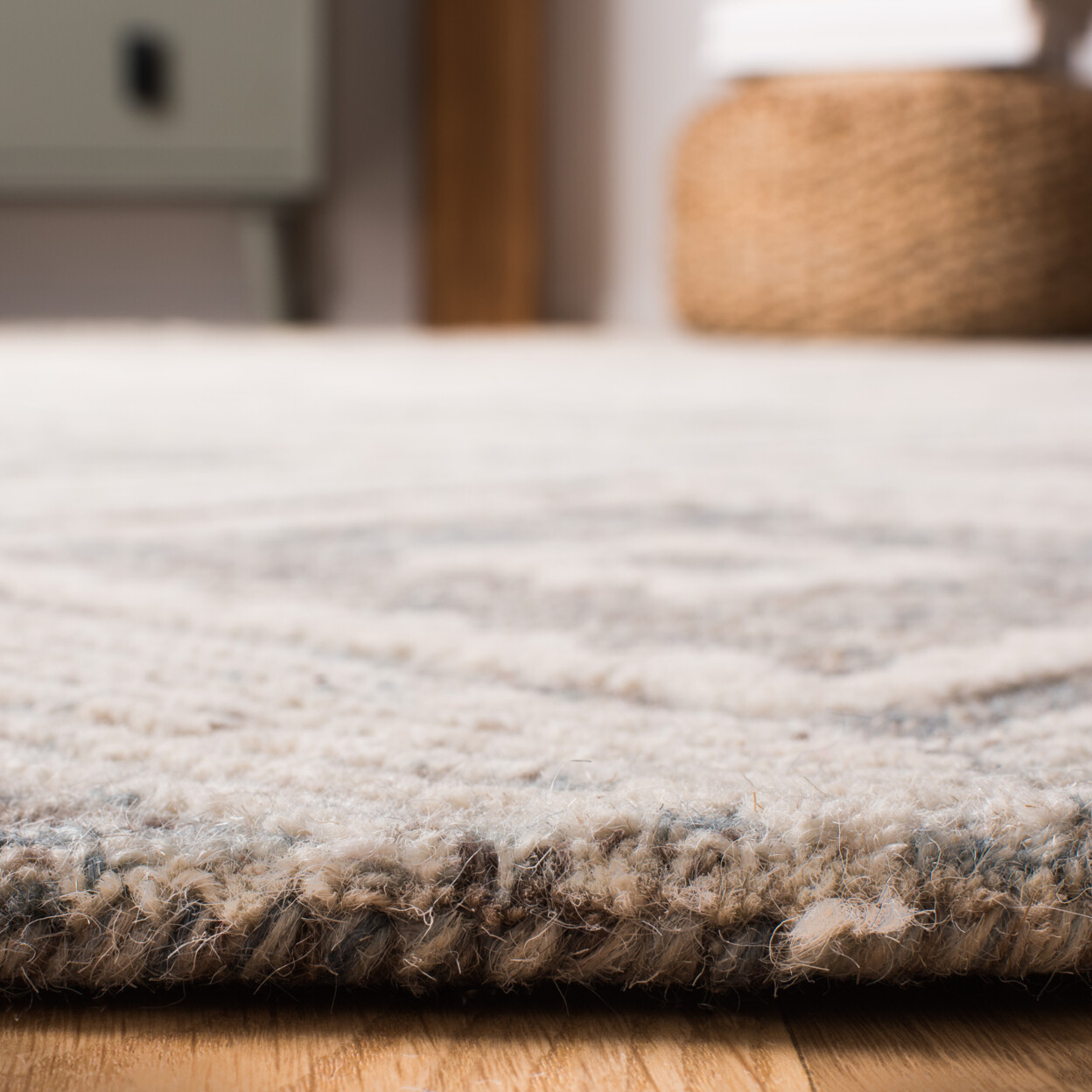 SAFAVIEH Abstract Collection ABT347L Ivory / Denim Rug