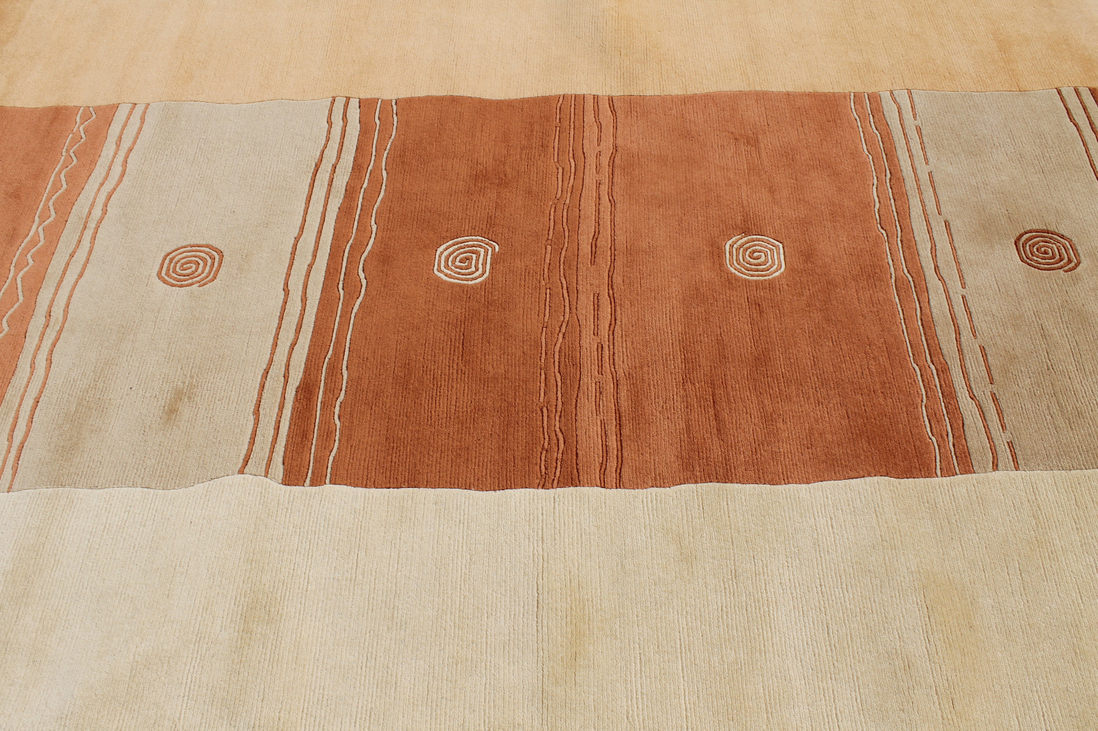 R17341 Gorgeous Contemporary Tibetan Woolen Area Rug 6′ x 9′ Handmade in Nepal