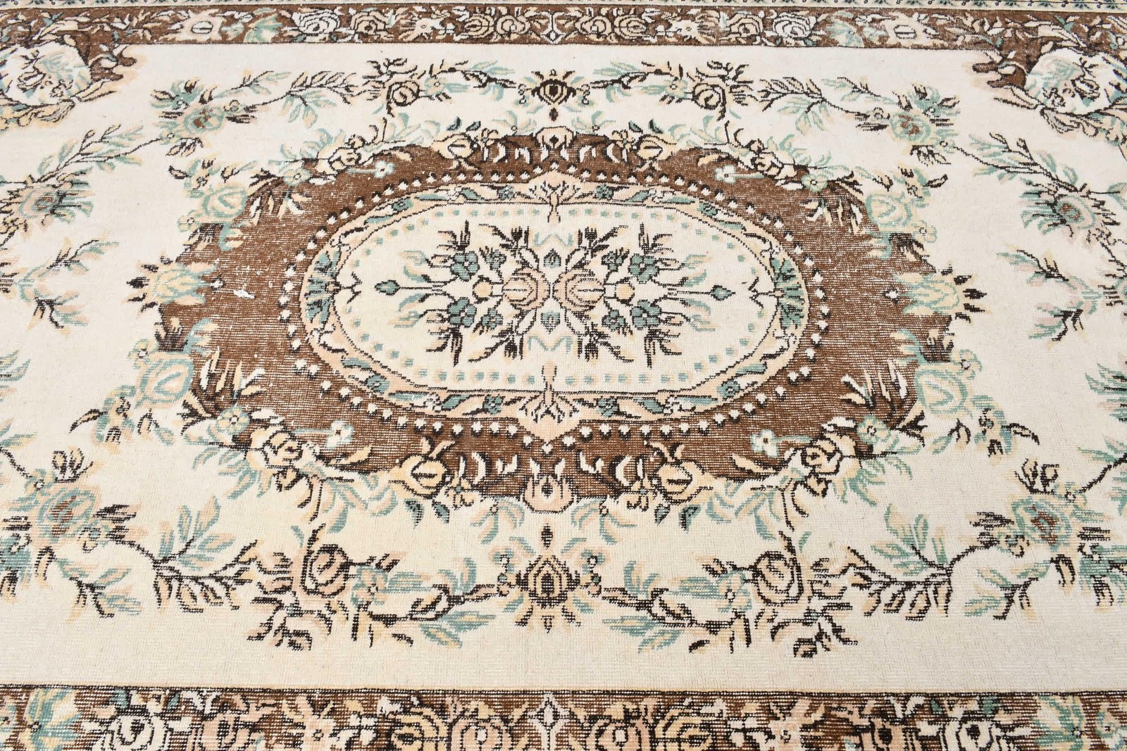 Vintage Turkish Large Rug 6×9,6 ft (184×292 cm), Brown Polka dot Rug