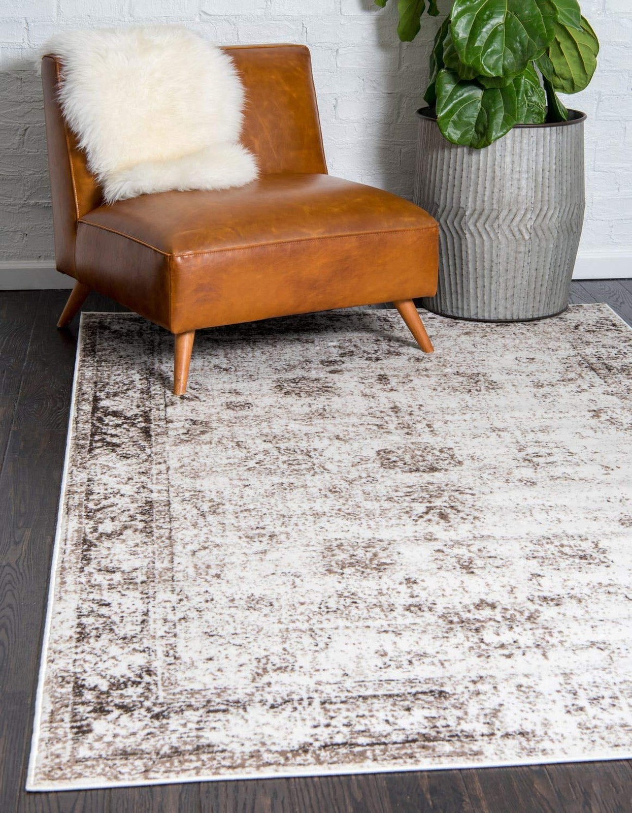Unique Loom Sofia Collection Area Rug – Casino (5′ 3″ x 8′ Rectangle, Beige/ …