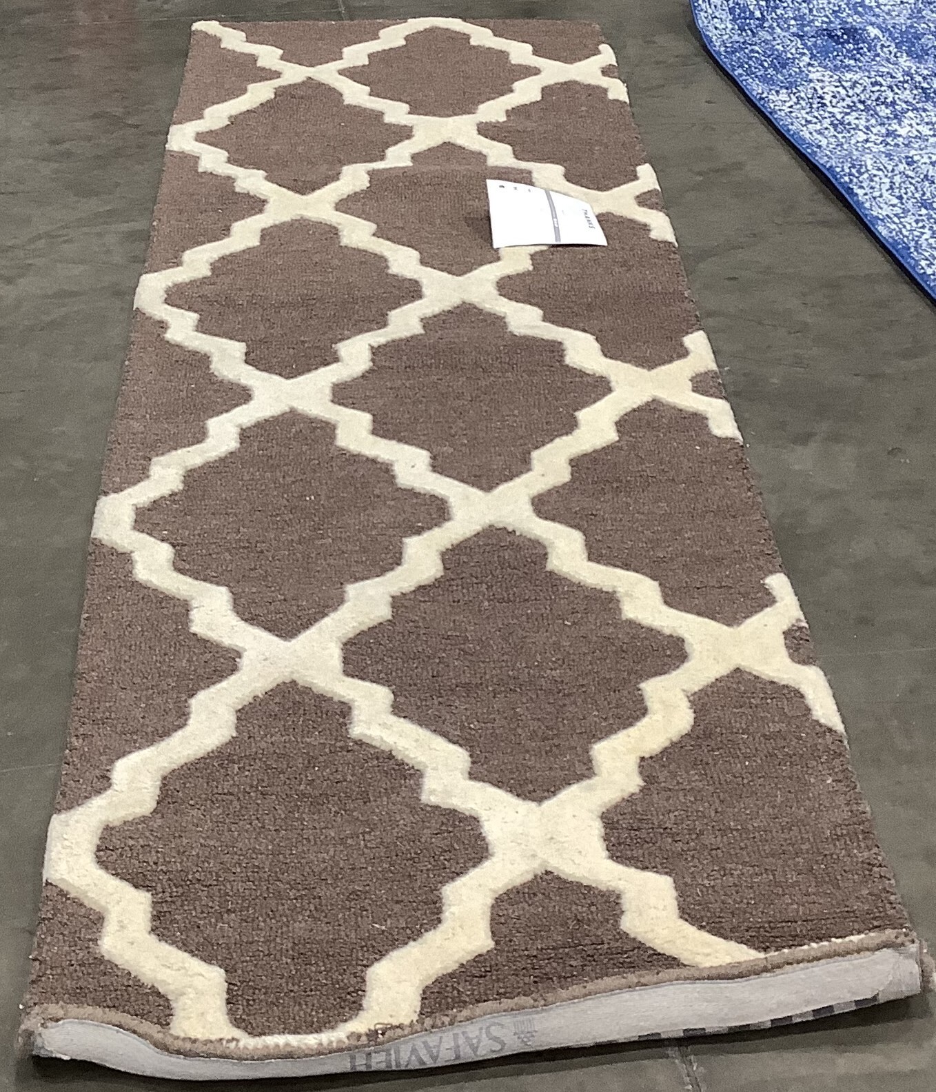 DARK BROWN / IVORY 2′-6″ x 8′-0″ Flaw in Rug Reduced Price 1172679002 CAM121H-28